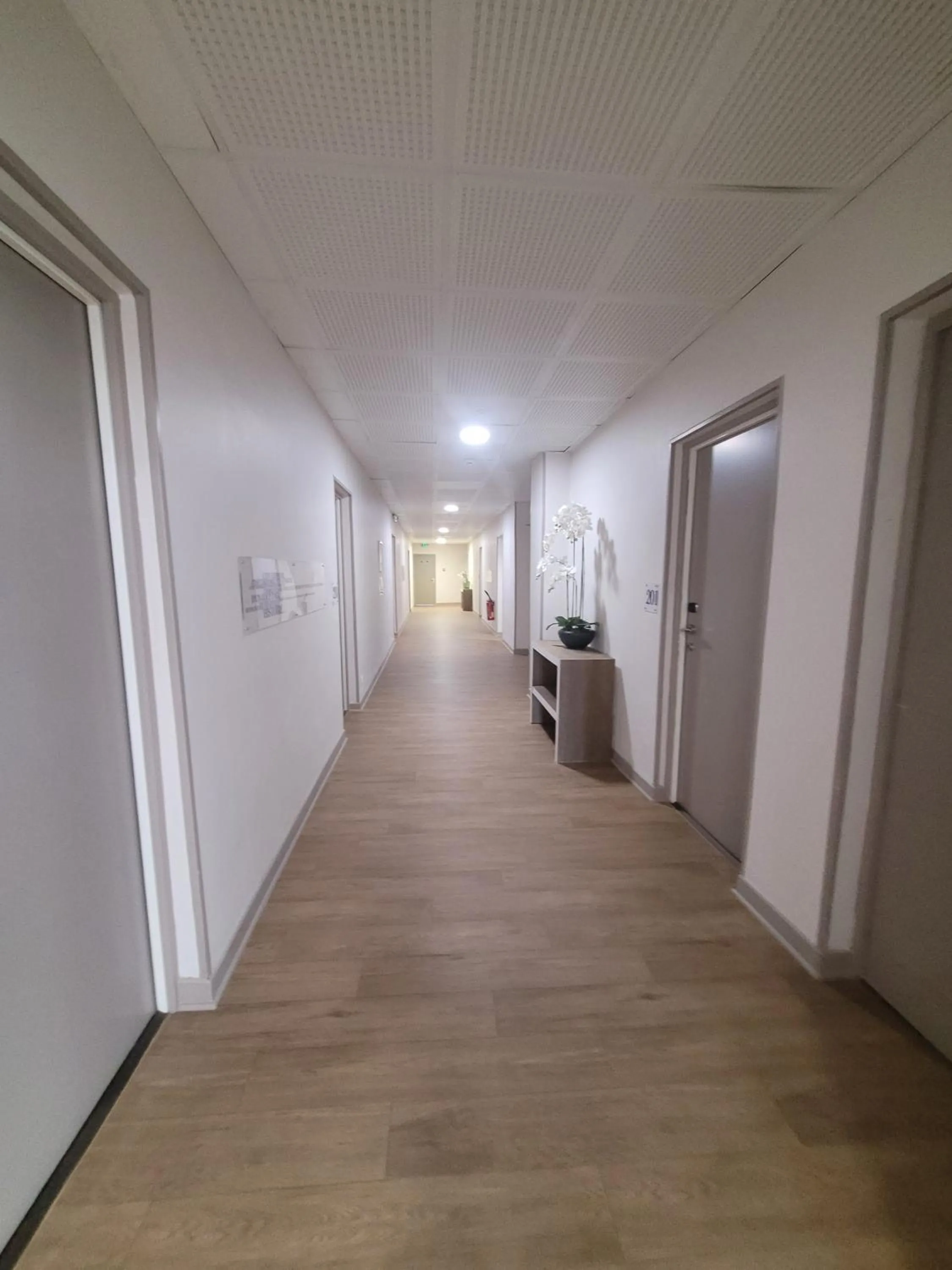 Property building in KYRIAD ORANGE Centre Ville - HOTEL & RESTAURANT & BAR - La Galerie d'Art des Princes - Provence Alpes Côte d'Azur - France - Proche A7-A9 - exit21- Châteauneuf-du-Pape Avignon Bollene Nimes - 24h-24h