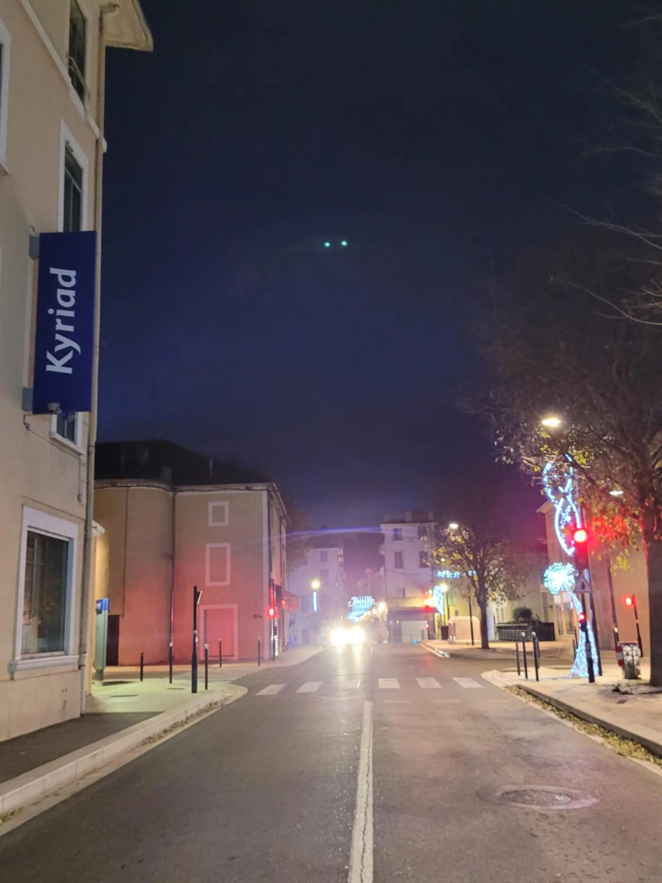 Property building in KYRIAD ORANGE Centre Ville - HOTEL & RESTAURANT & BAR - La Galerie d'Art des Princes - Provence Alpes Côte d'Azur - France - Proche A7-A9 - exit21- Châteauneuf-du-Pape Avignon Bollene Nimes - 24h-24h