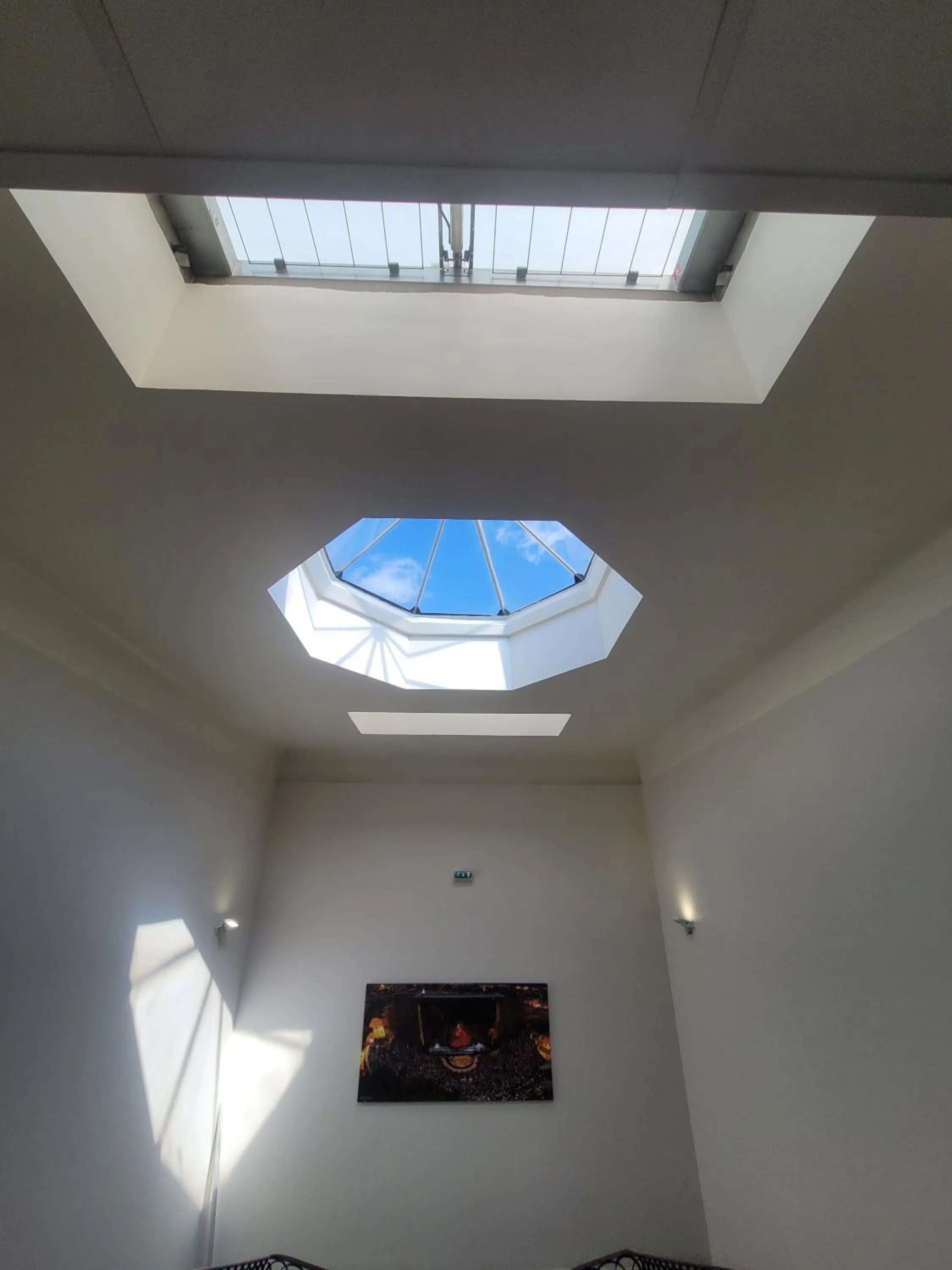 Property building in KYRIAD ORANGE Centre Ville - HOTEL & RESTAURANT & BAR - La Galerie d'Art des Princes - Provence Alpes Côte d'Azur - France - Proche A7-A9 - exit21- Châteauneuf-du-Pape Avignon Bollene Nimes - 24h-24h