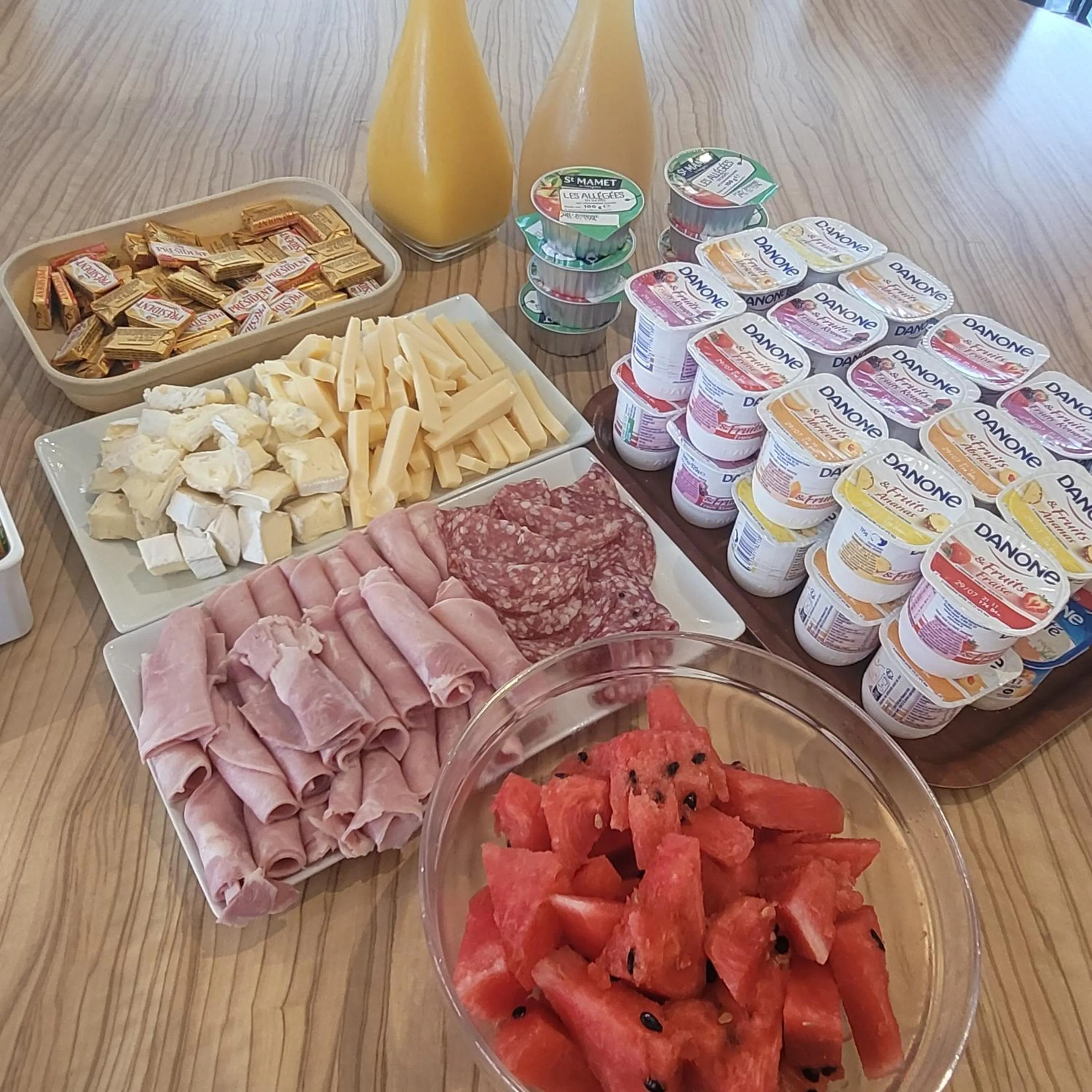 Breakfast in KYRIAD ORANGE Centre Ville - HOTEL & RESTAURANT & BAR - La Galerie d'Art des Princes - Provence Alpes Côte d'Azur - France - Proche A7-A9 - exit21- Châteauneuf-du-Pape Avignon Bollene Nimes - 24h-24h