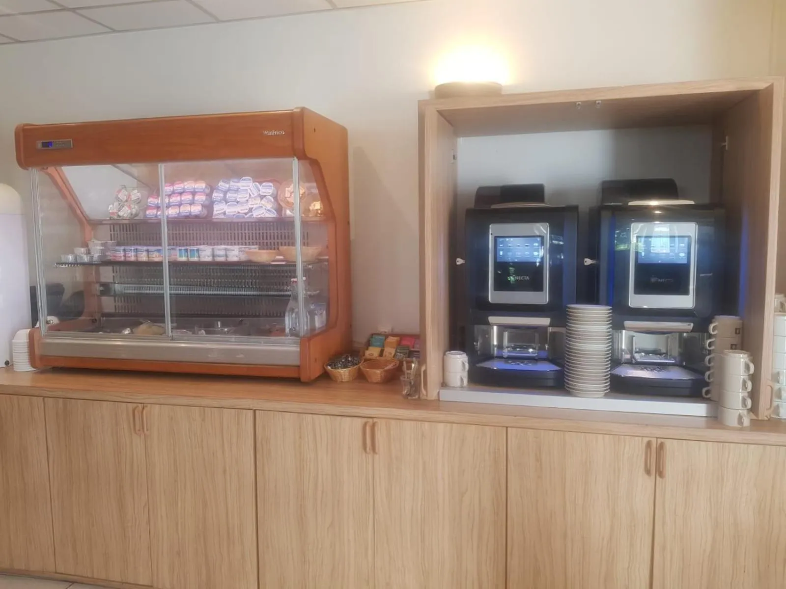 Breakfast in KYRIAD ORANGE Centre Ville - HOTEL & RESTAURANT & BAR - La Galerie d'Art des Princes - Provence Alpes Côte d'Azur - France - Proche A7-A9 - exit21- Châteauneuf-du-Pape Avignon Bollene Nimes - 24h-24h