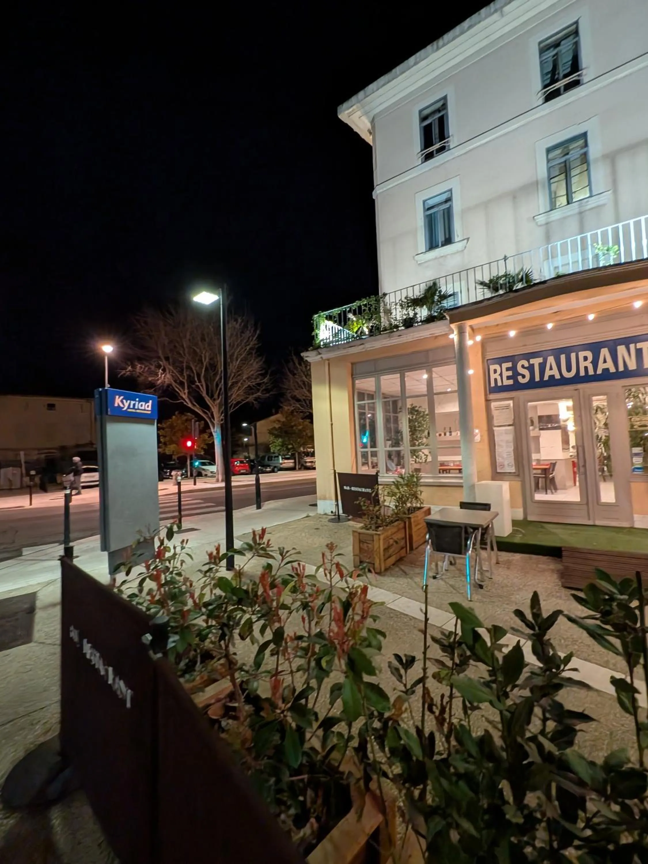 Street view in KYRIAD ORANGE Centre Ville - HOTEL & RESTAURANT & BAR - La Galerie d'Art des Princes - Provence Alpes Côte d'Azur - France - Proche A7-A9 - exit21- Châteauneuf-du-Pape Avignon Bollene Nimes - 24h-24h