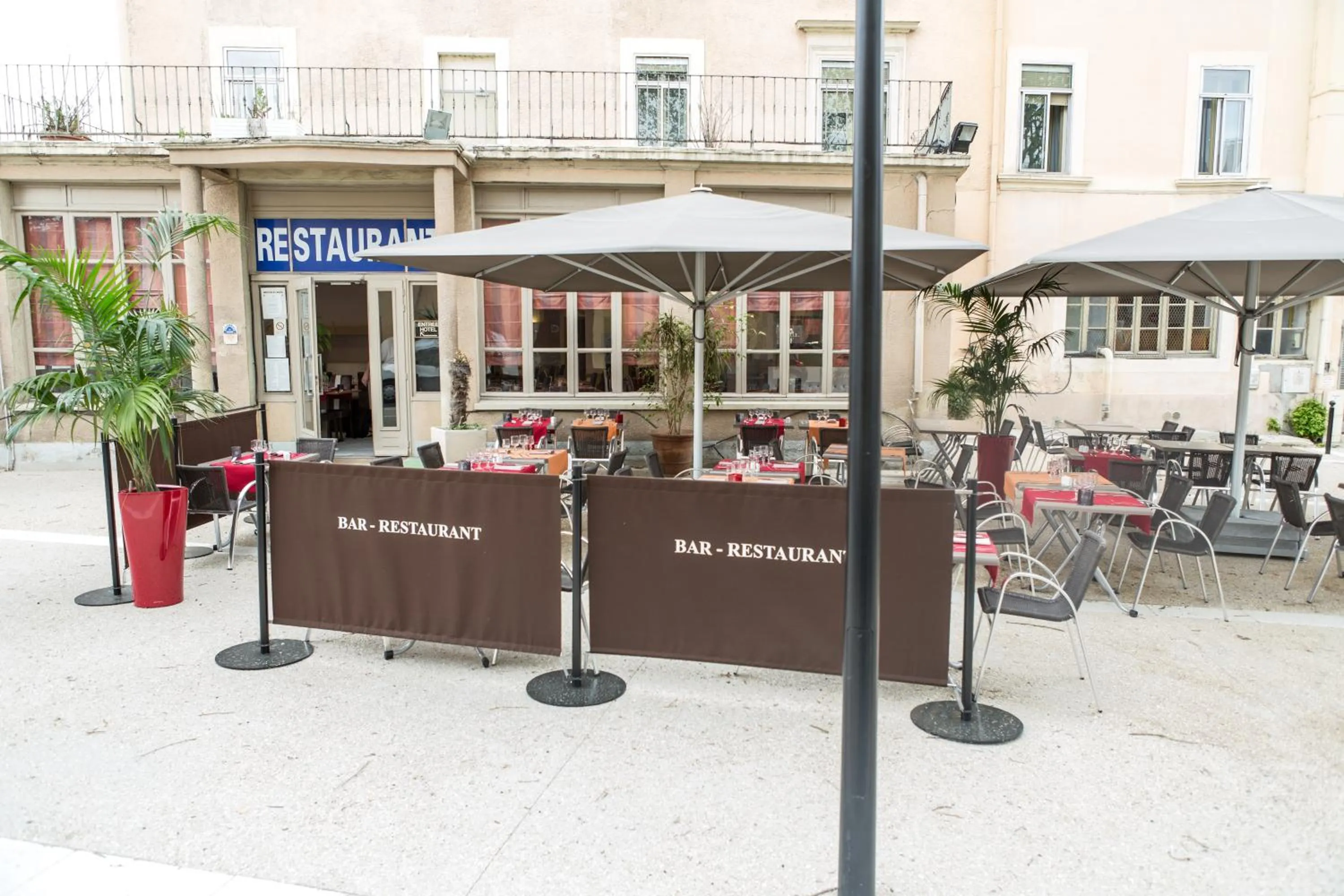 Restaurant/places to eat in KYRIAD ORANGE Centre Ville - HOTEL & RESTAURANT & BAR - La Galerie d'Art des Princes - Provence Alpes Côte d'Azur - France - Proche A7-A9 - exit21- Châteauneuf-du-Pape Avignon Bollene Nimes - 24h-24h