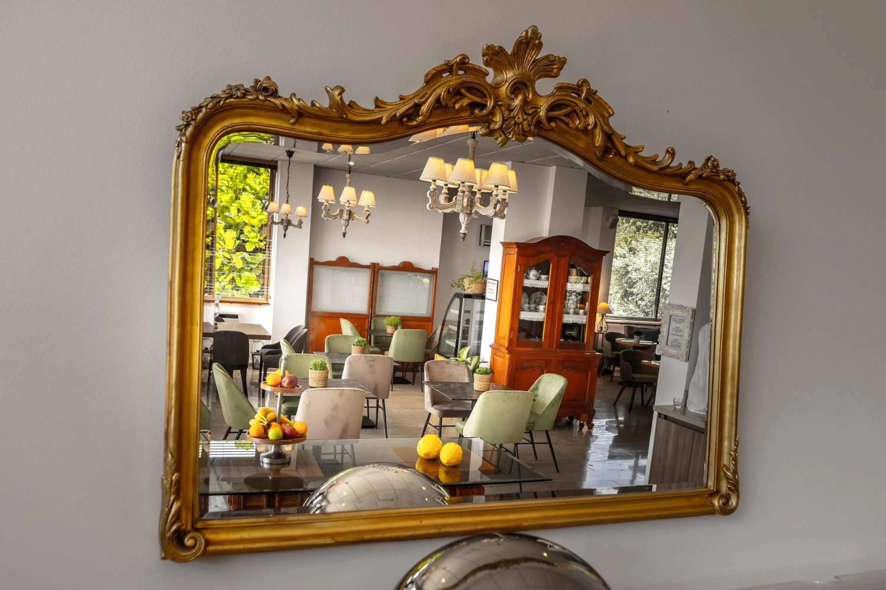 Restaurant/places to eat in Stephanos Hotel Apartments