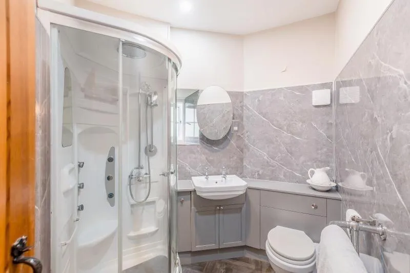 Bathroom in Hunston Mill Self Catering Dog Stay For Free