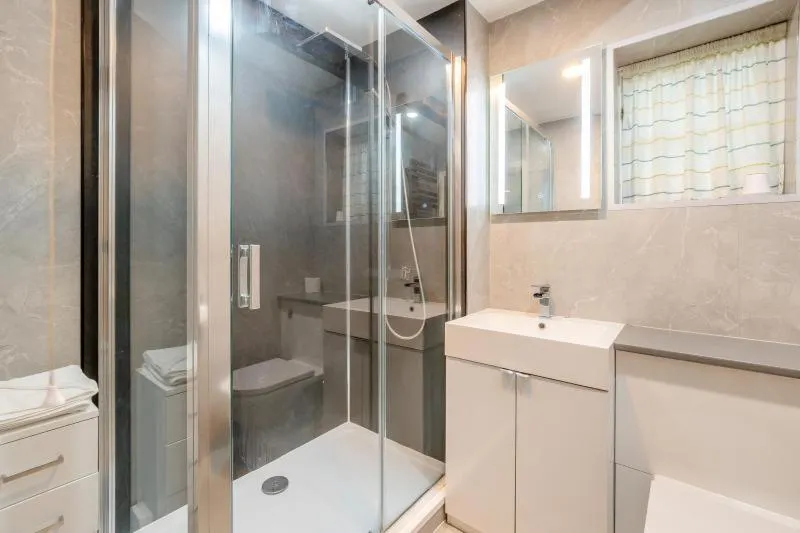 Bathroom in Hunston Mill Self Catering Dog Stay For Free