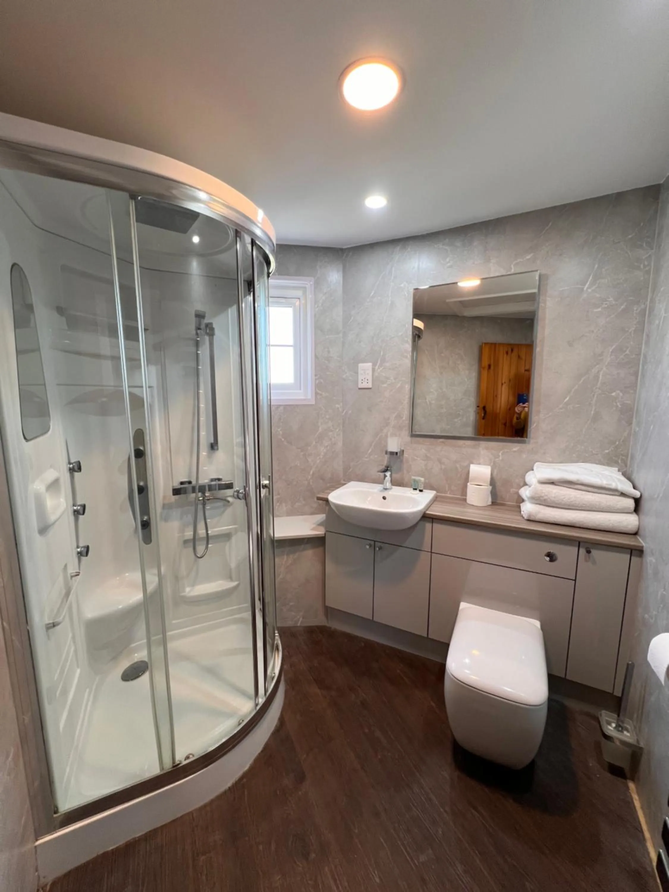 Bathroom in Hunston Mill Self Catering Dog Stay For Free