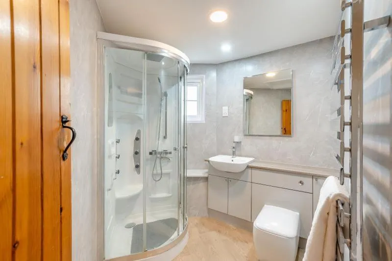 Bathroom in Hunston Mill Self Catering Dog Stay For Free