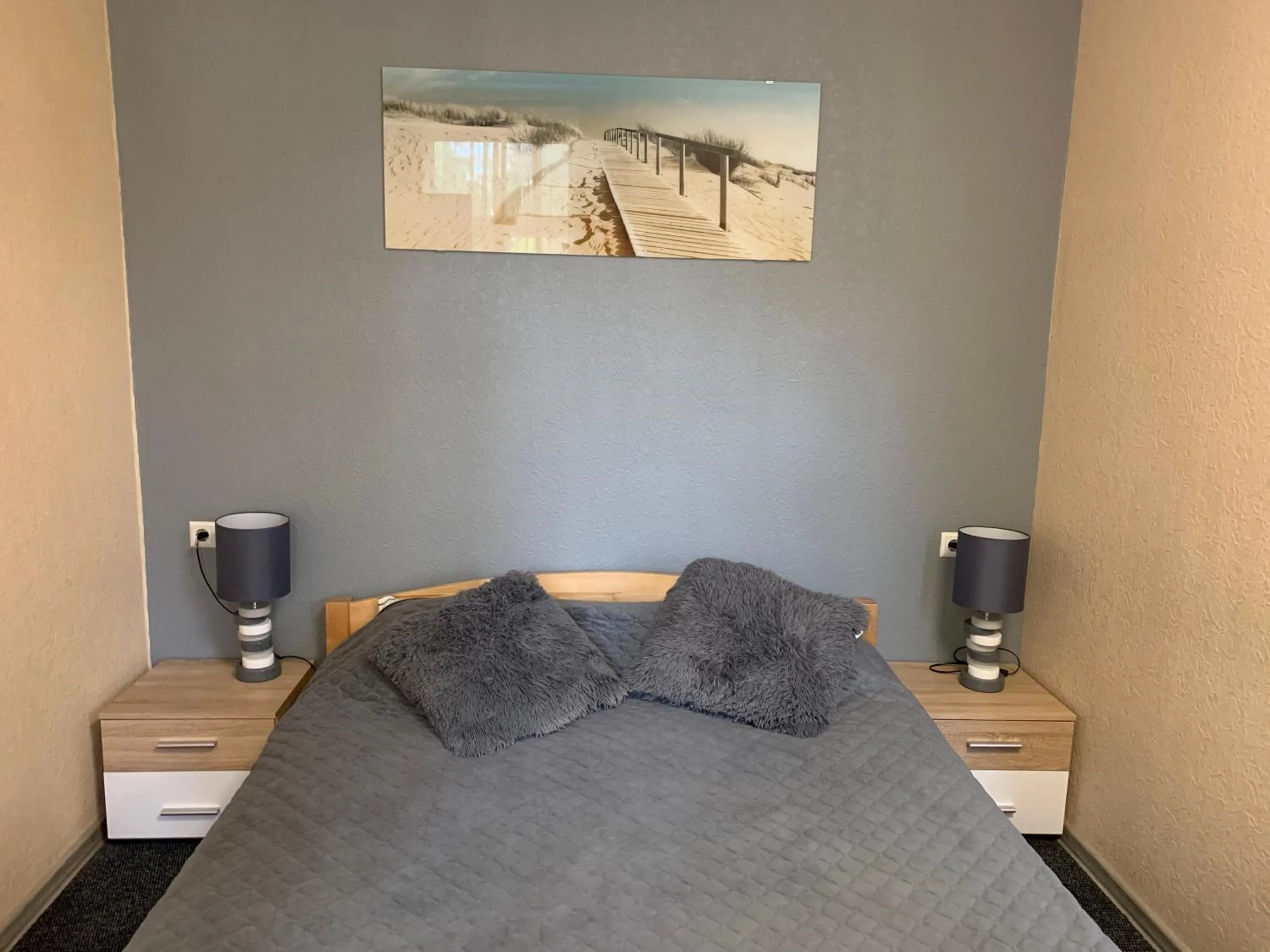 Photo of the whole room in Portoss