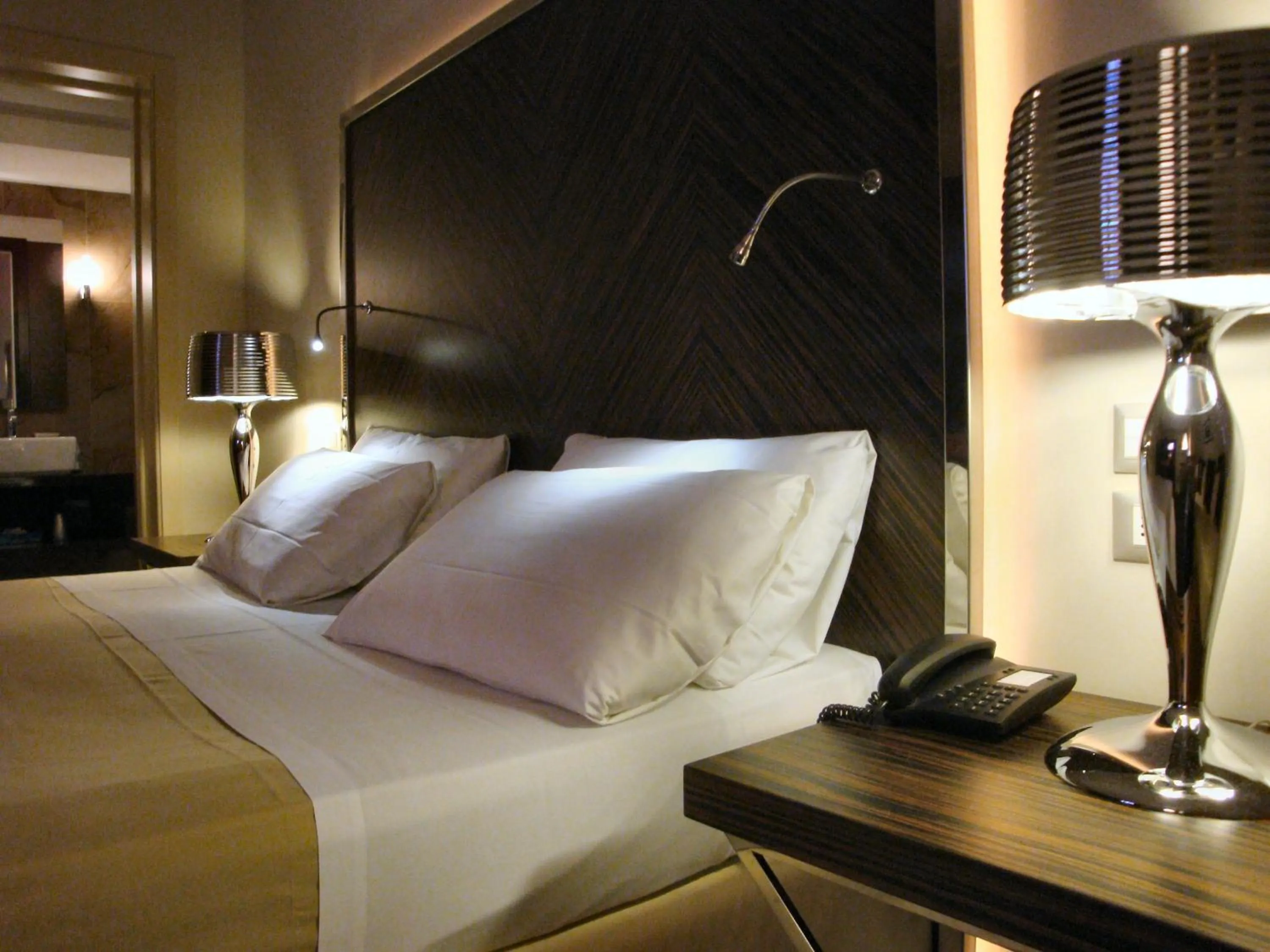 Photo of the whole room, Bed in Hotel Byron