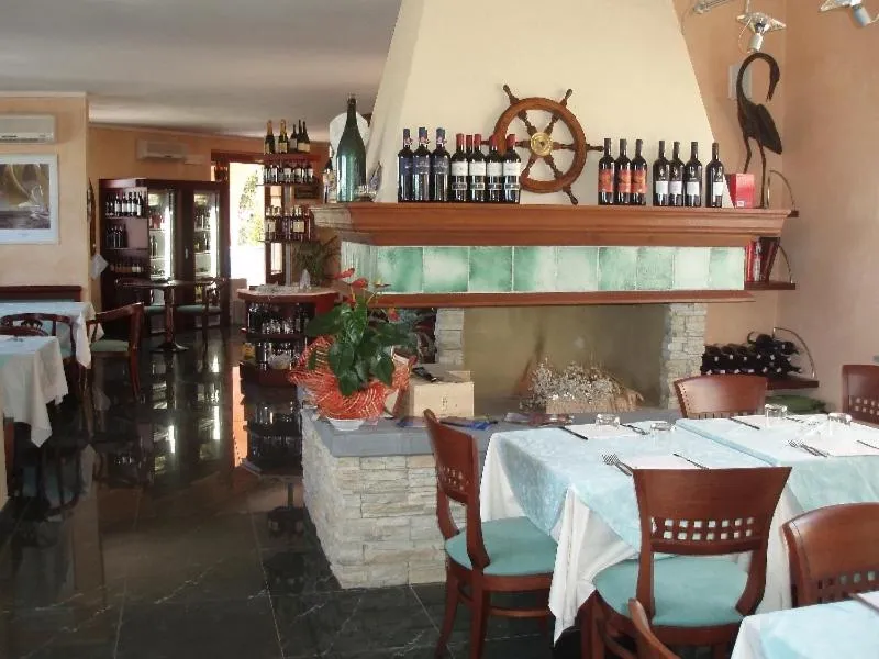 Restaurant/places to eat in Villaggio Turistico Airone