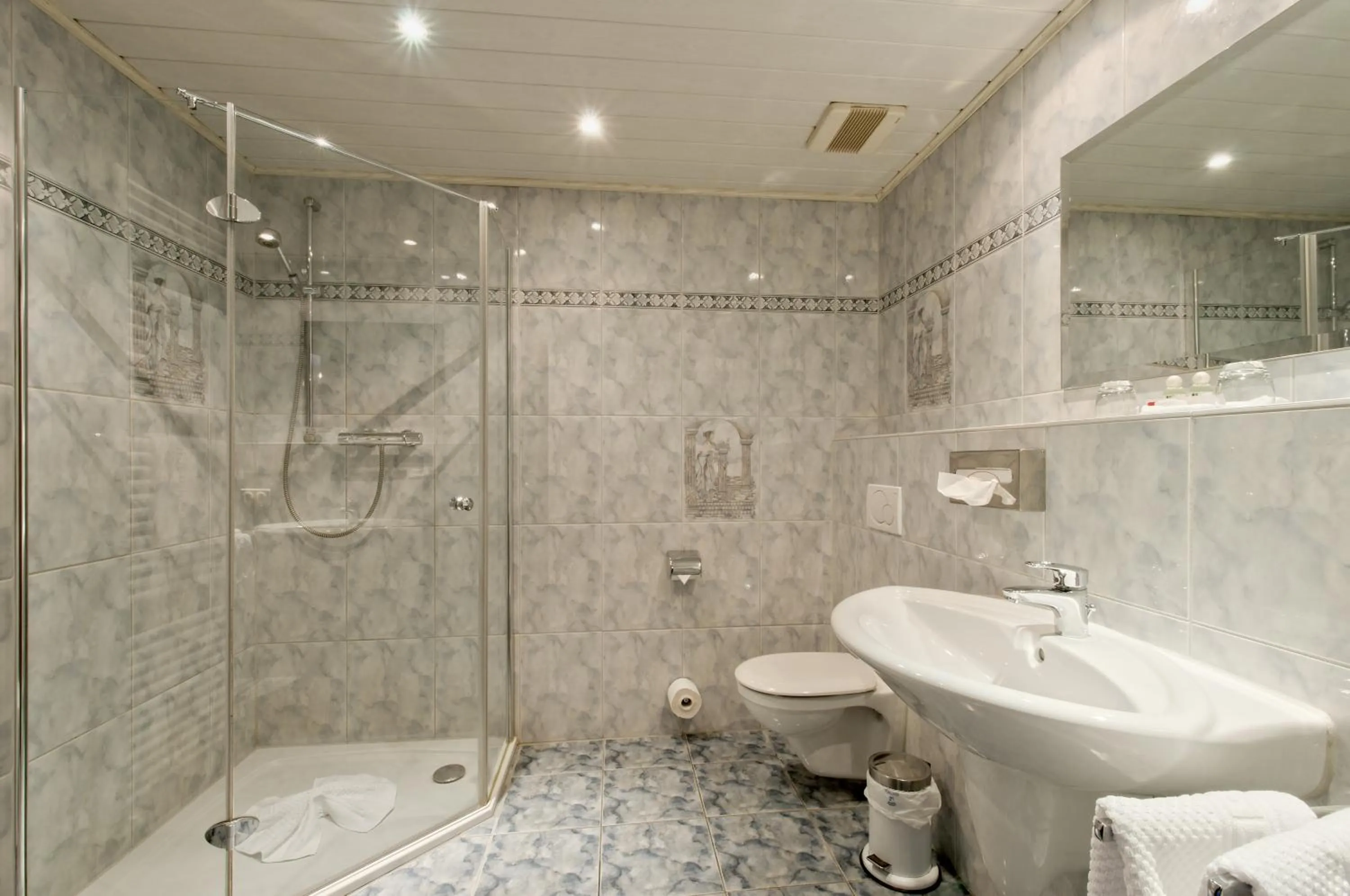 Bathroom in Landhotel Lohmann