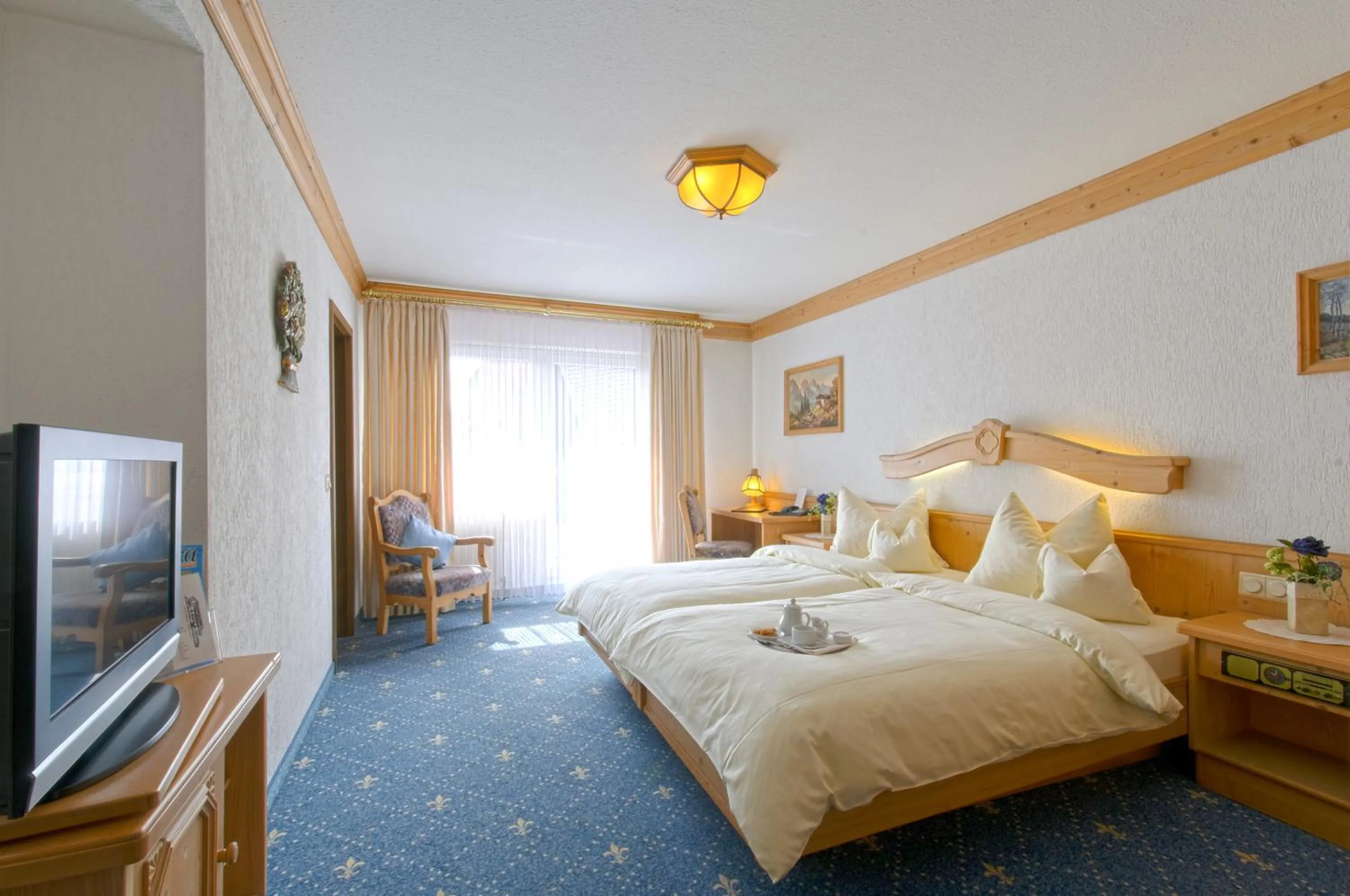 Photo of the whole room, Bed in Landhotel Lohmann