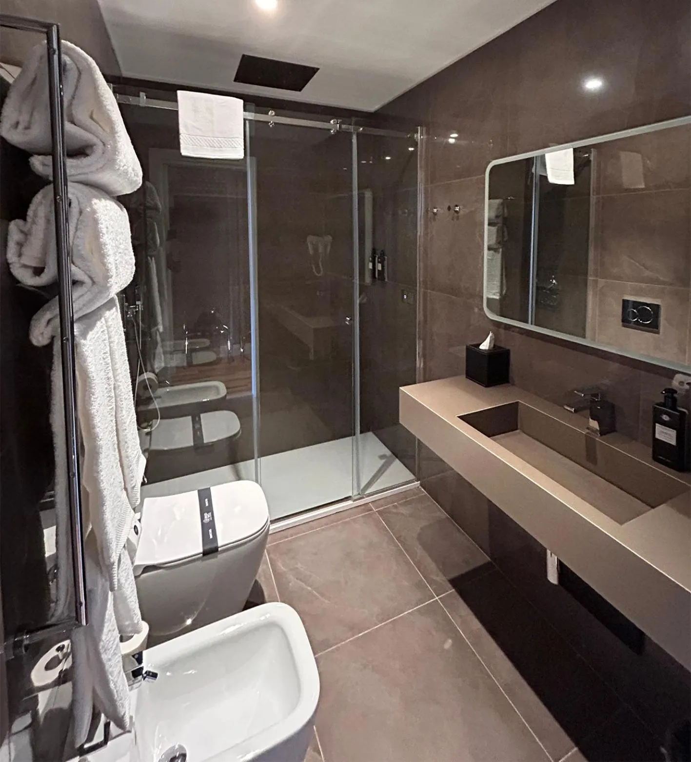 Bathroom in Caruso Place Luxury Rooms & Suites