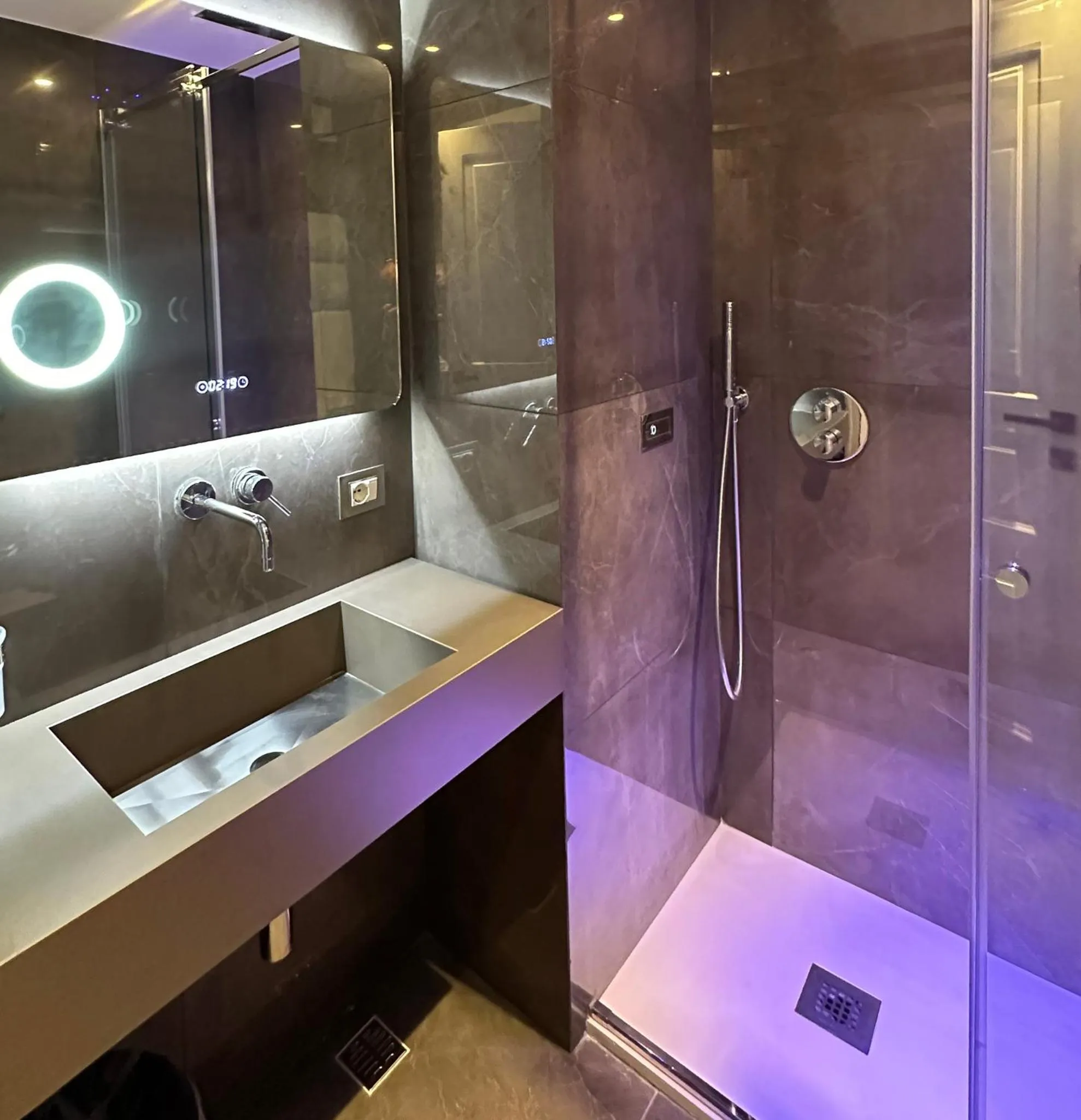 Bathroom in Caruso Place Luxury Rooms & Suites