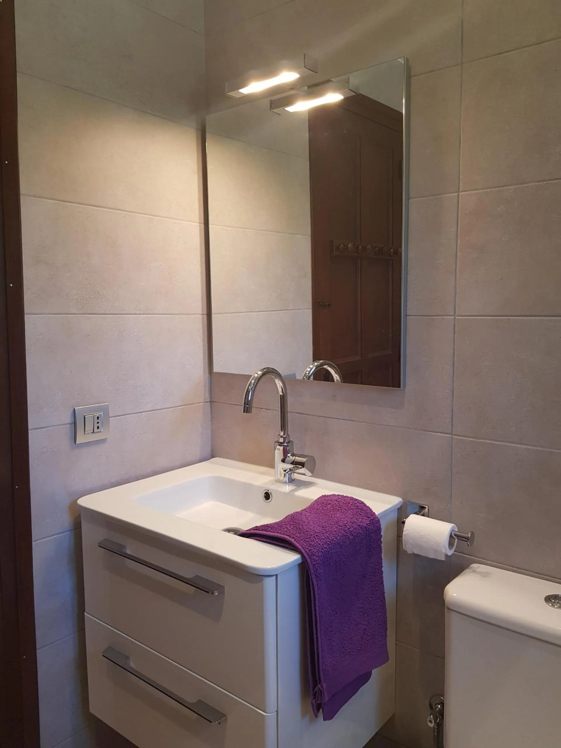 Bathroom in ATENES 12