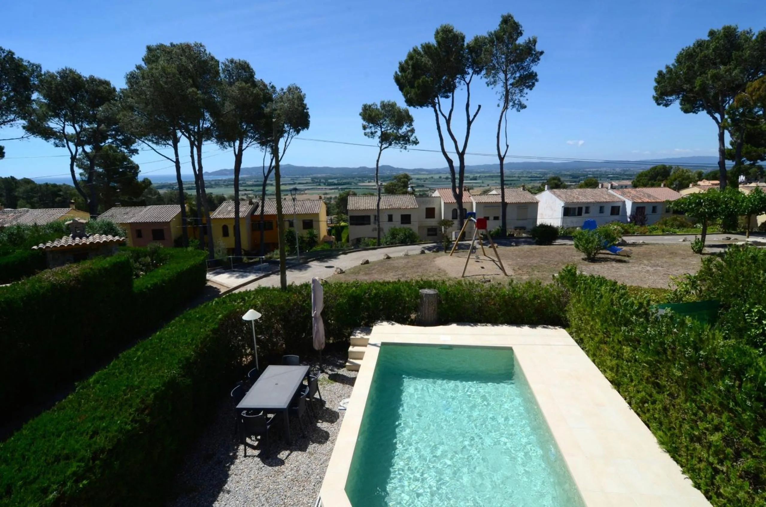 Swimming pool in ATENES 12