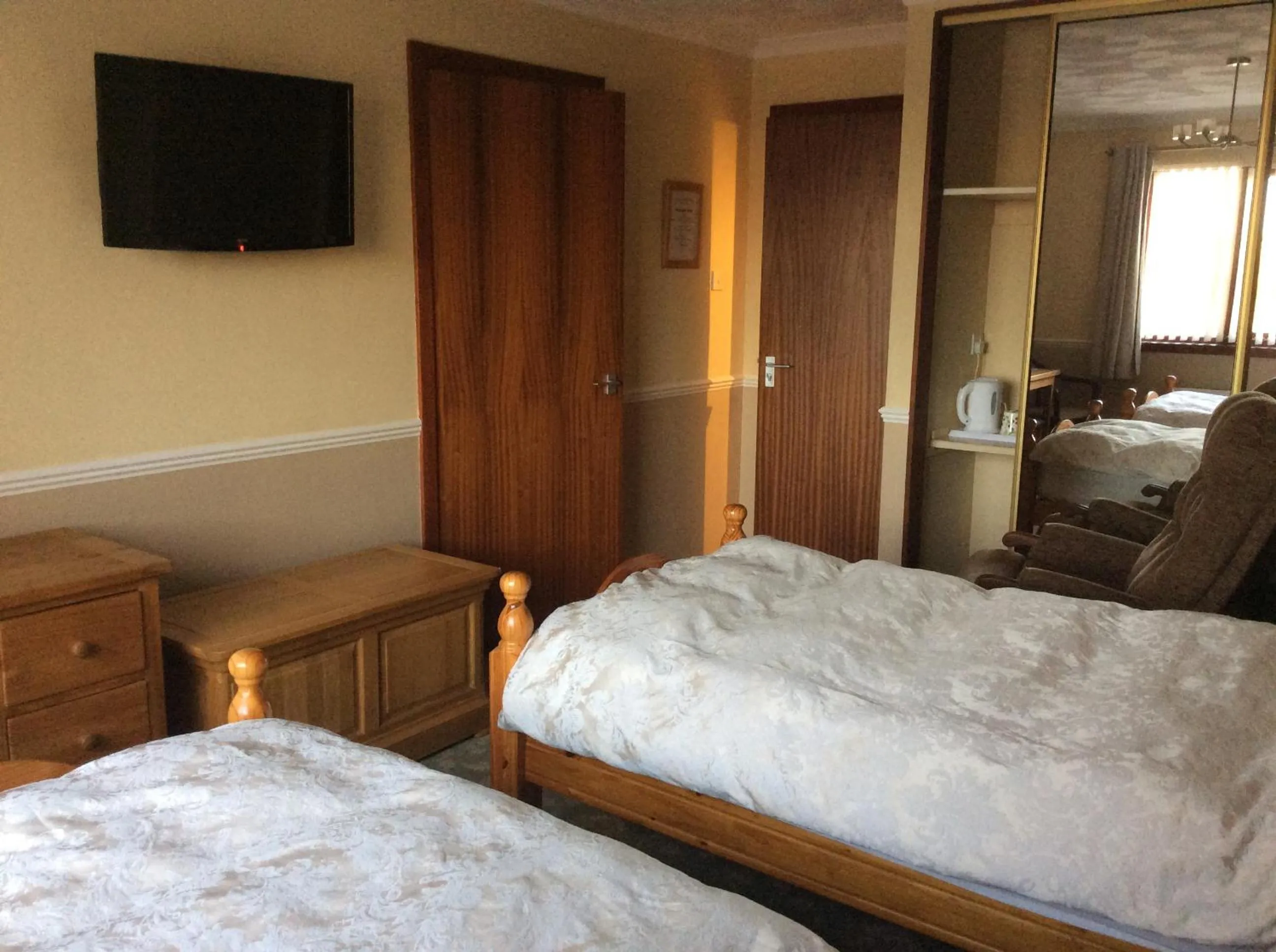 Bedroom, Bed in Hillview Park