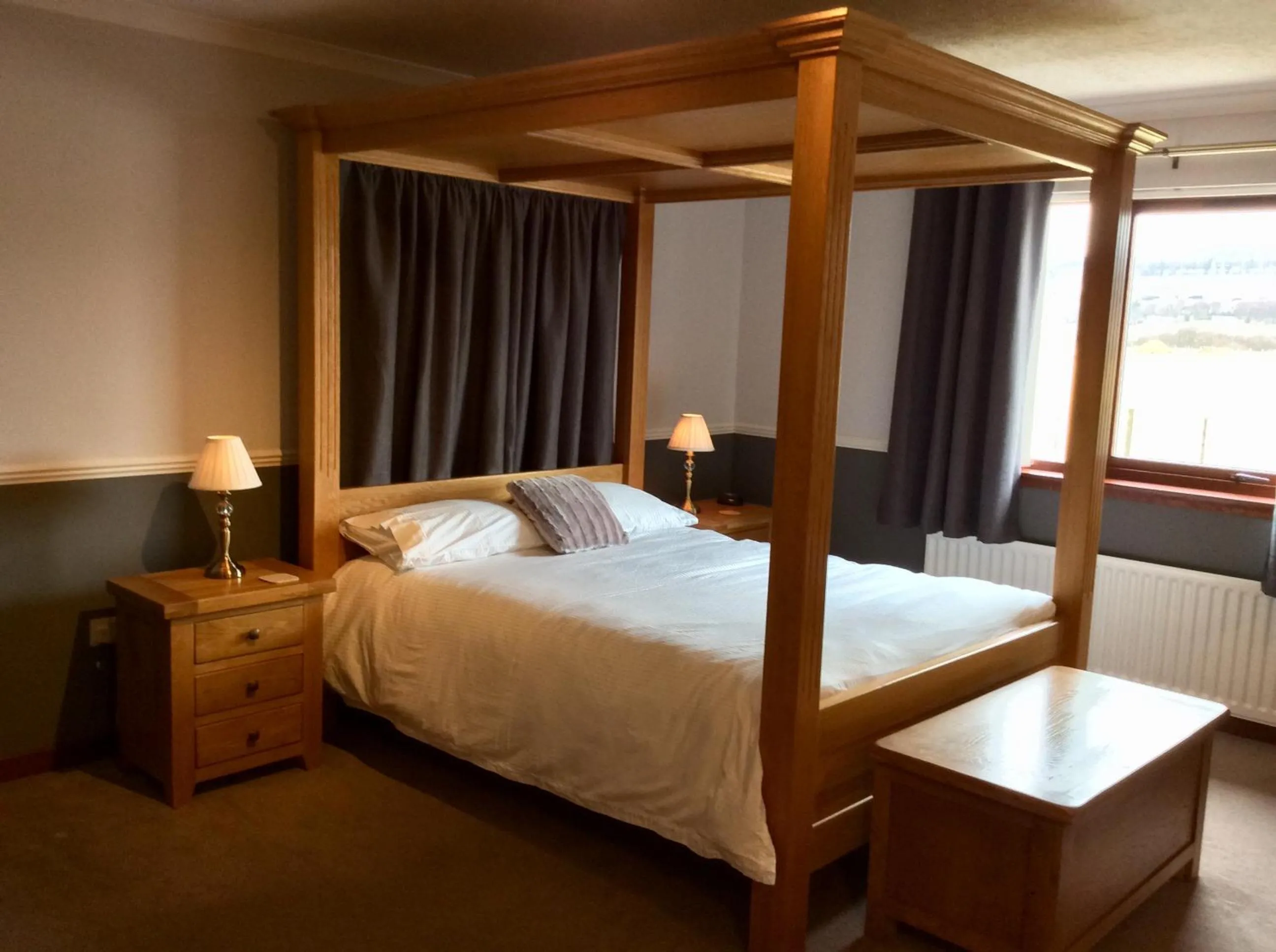 Bedroom, Bed in Hillview Park