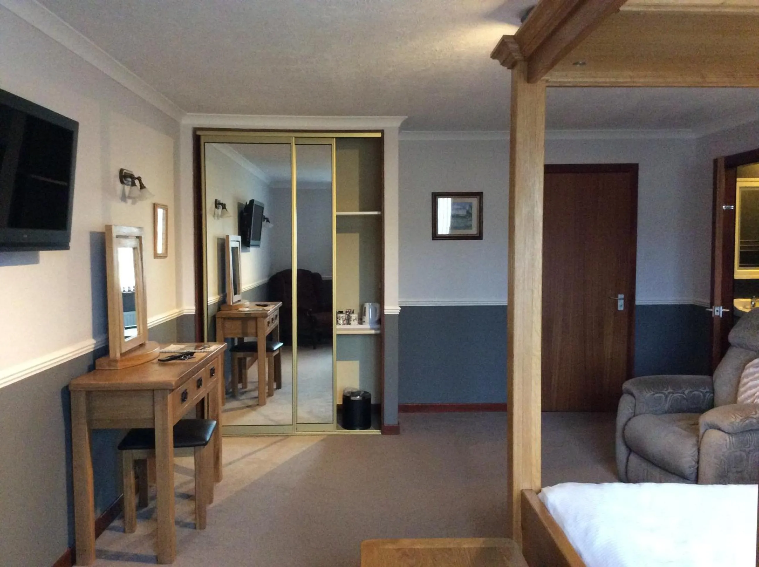Photo of the whole room in Hillview Park