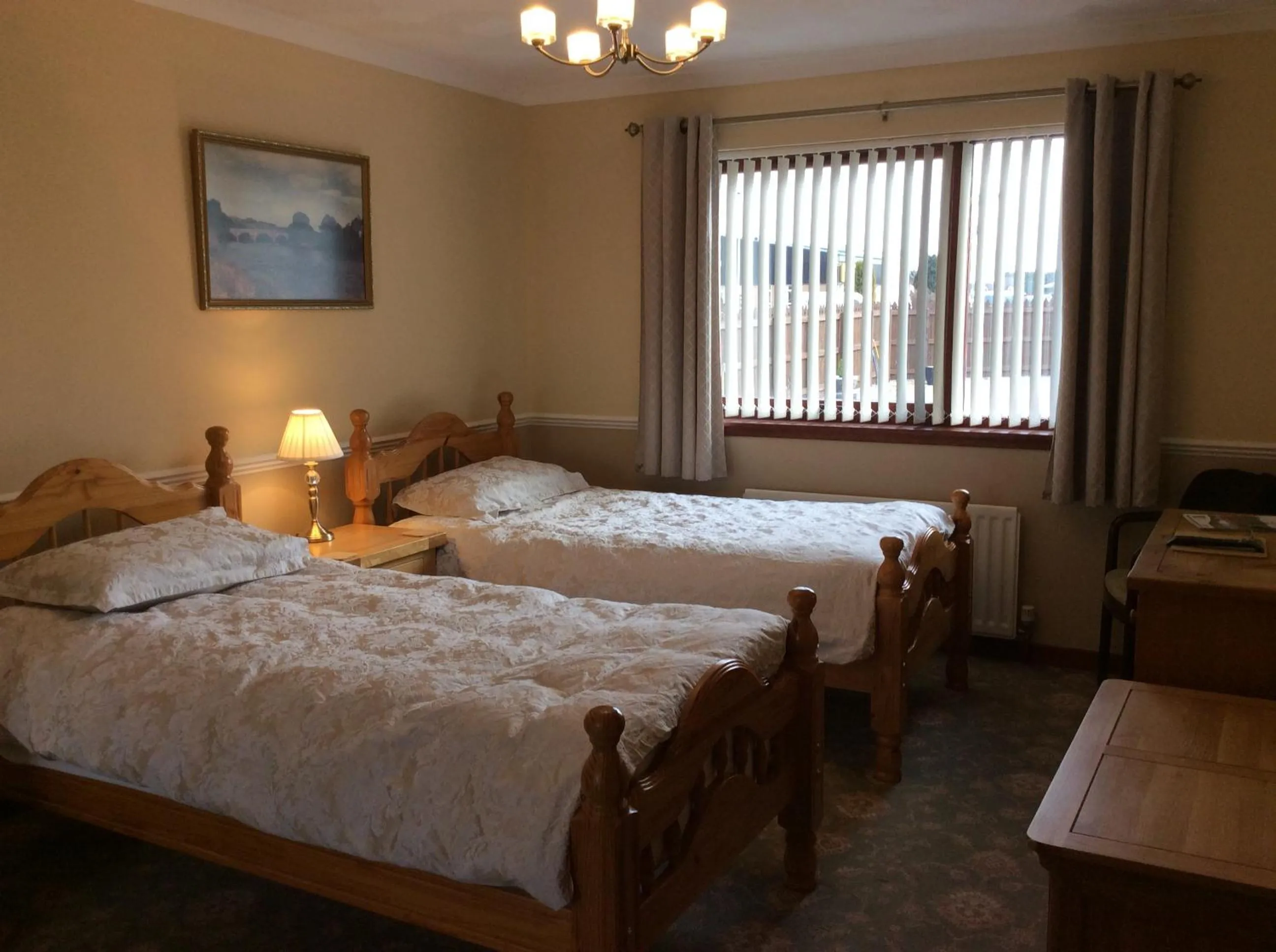Photo of the whole room, Bed in Hillview Park