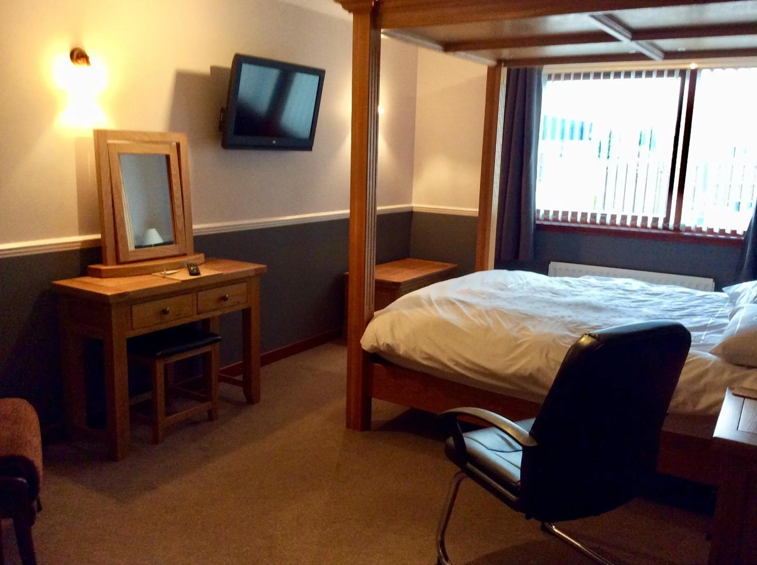 Bedroom, Bed in Hillview Park