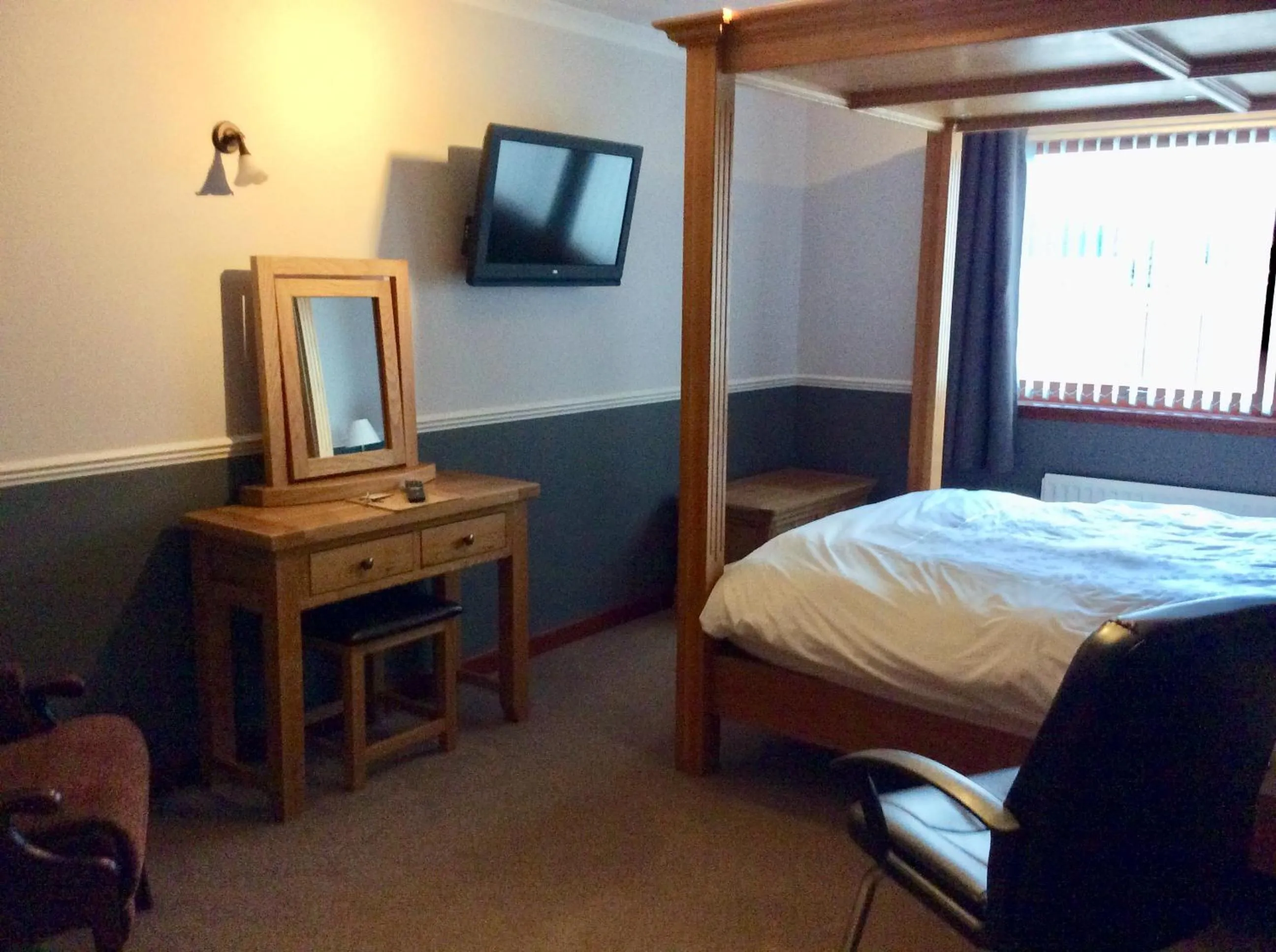 Bedroom, Bed in Hillview Park