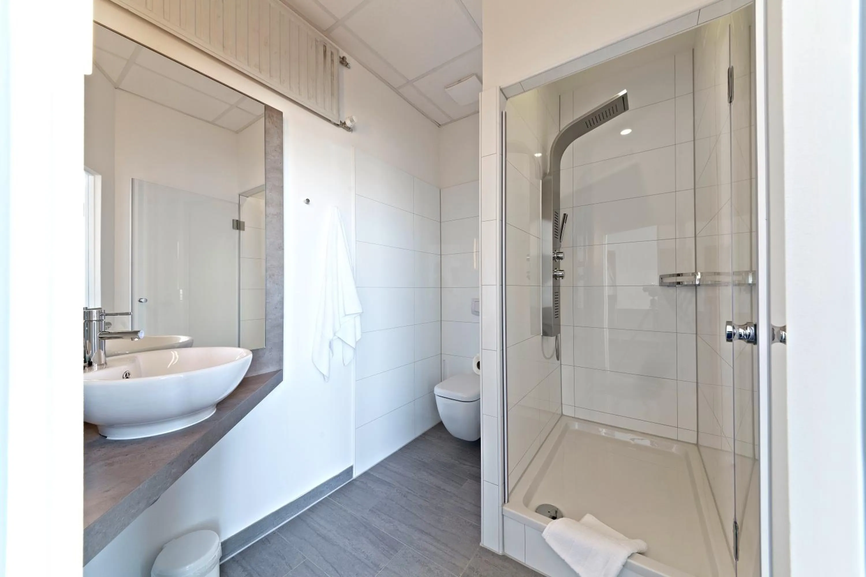 Bathroom in Road House Hotel