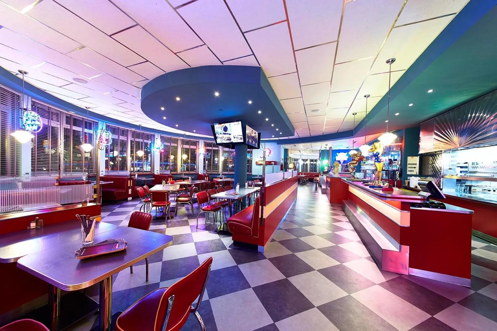 Restaurant/places to eat in Road House Hotel