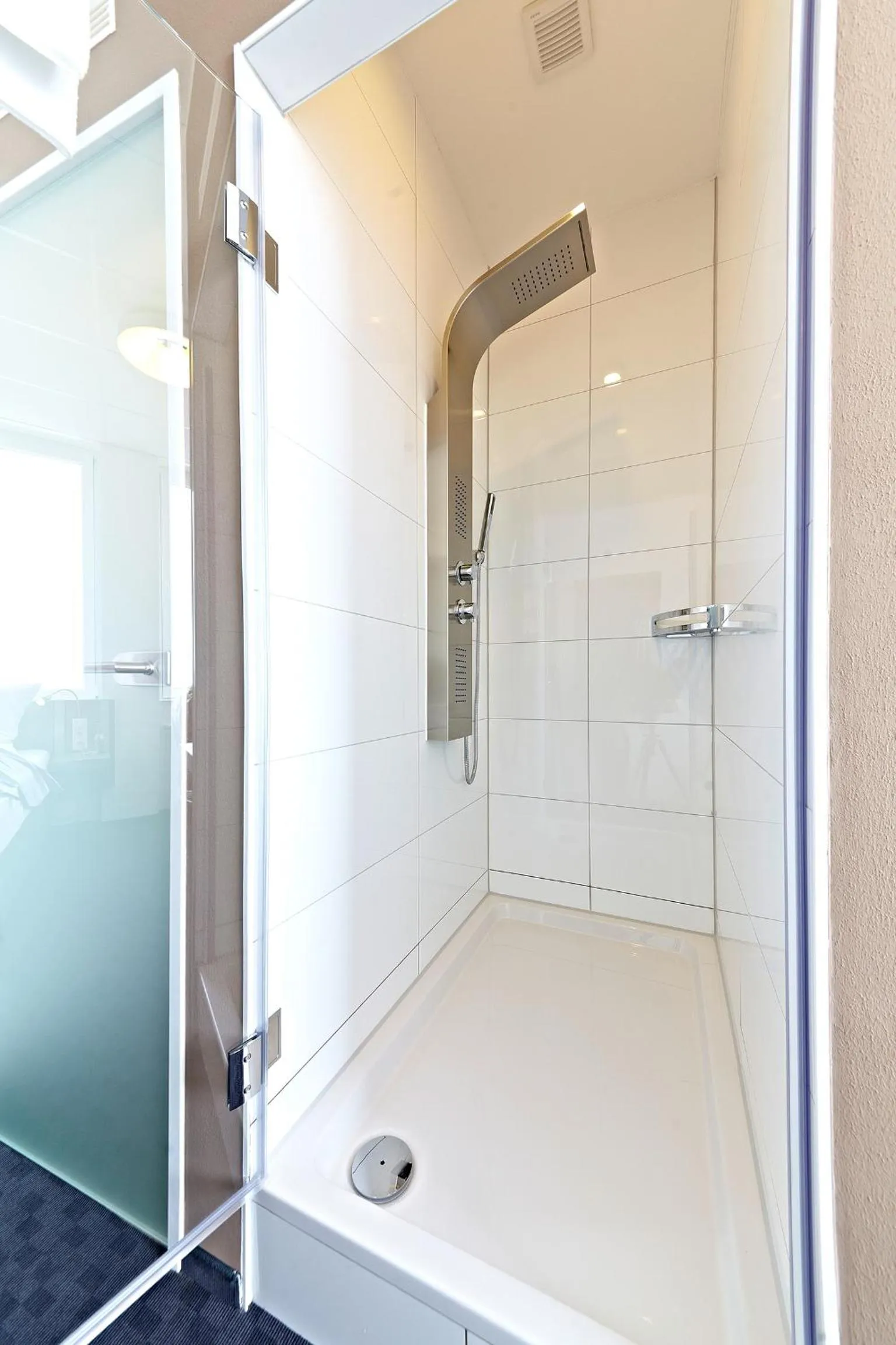 Bathroom in Road House Hotel