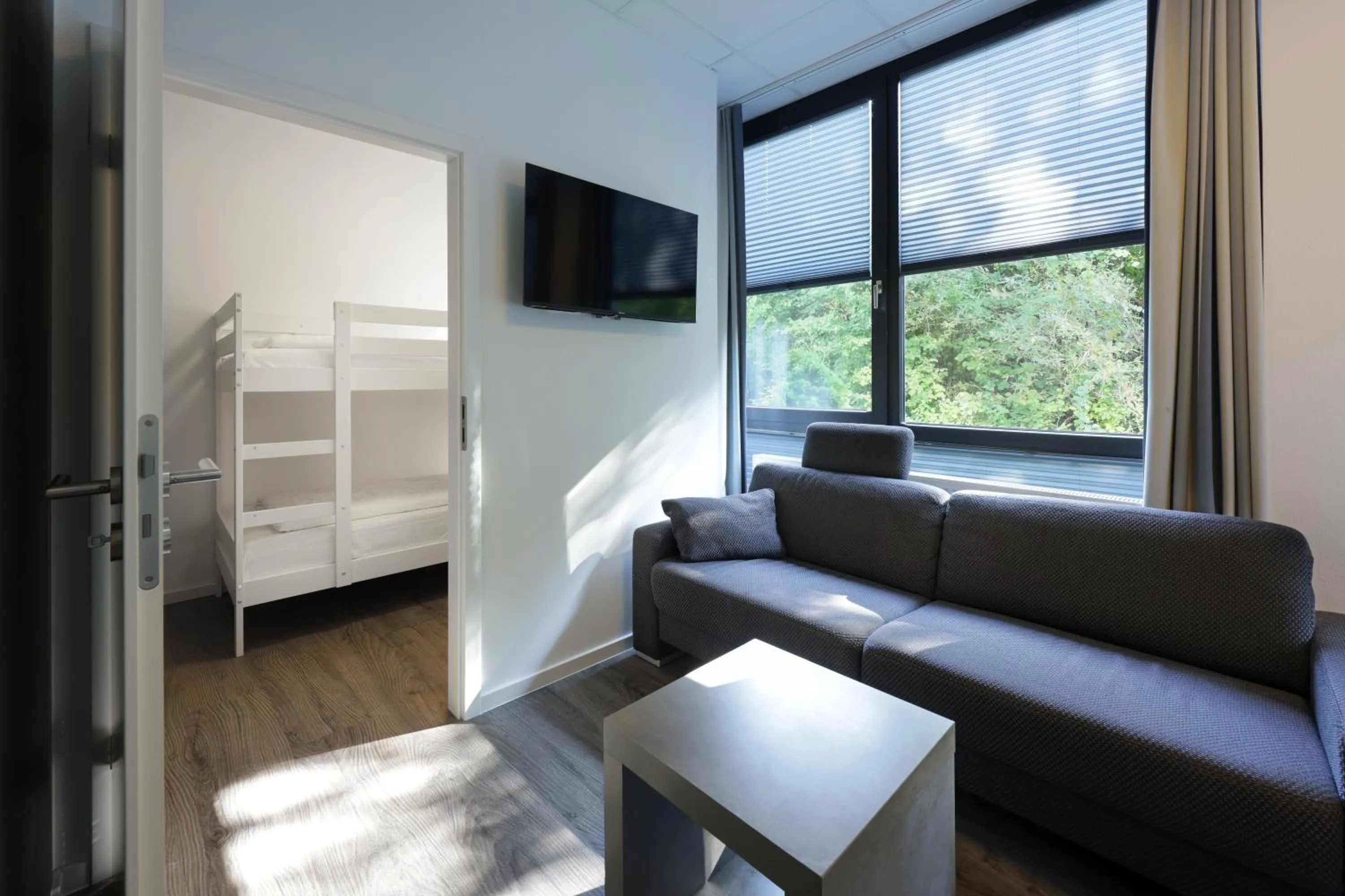 TV and multimedia, Bed in Road House Hotel