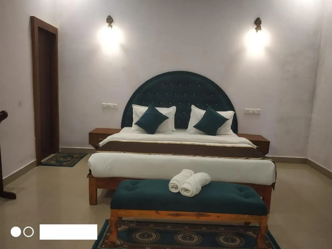 Bed in Jungle King Resort