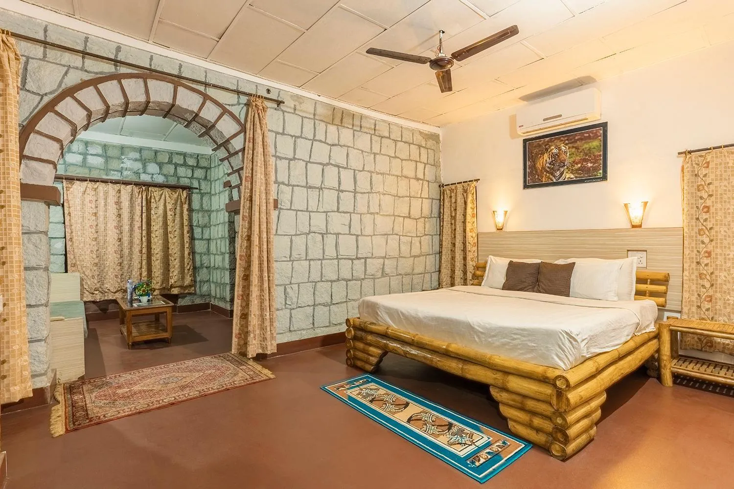 Photo of the whole room, Bed in Jungle King Resort