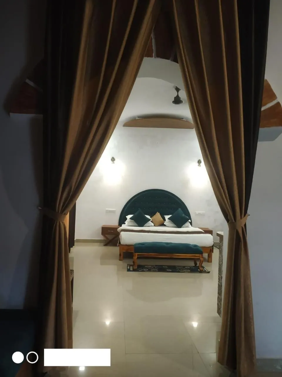 Bed in Jungle King Resort