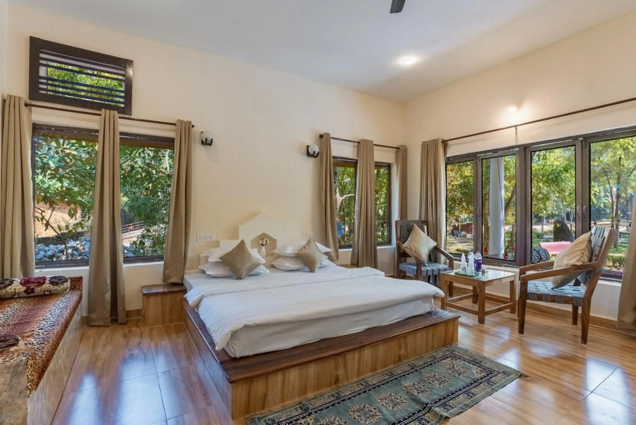 Bed in Jungle King Resort