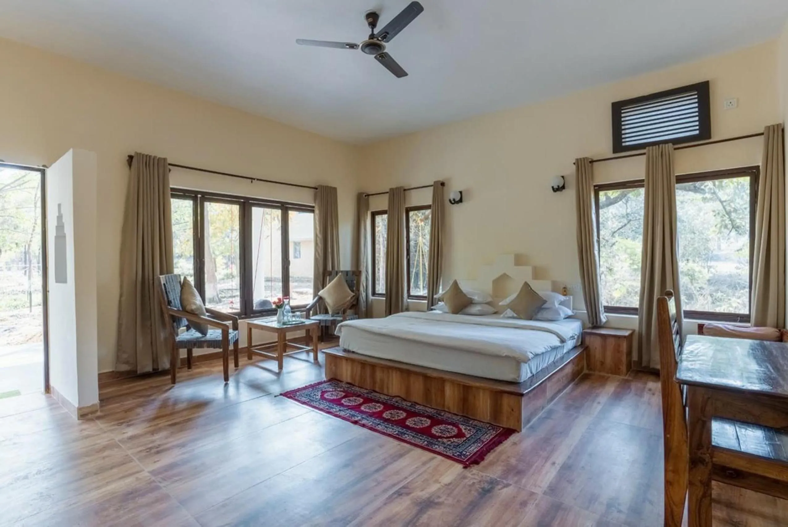 Bed in Jungle King Resort
