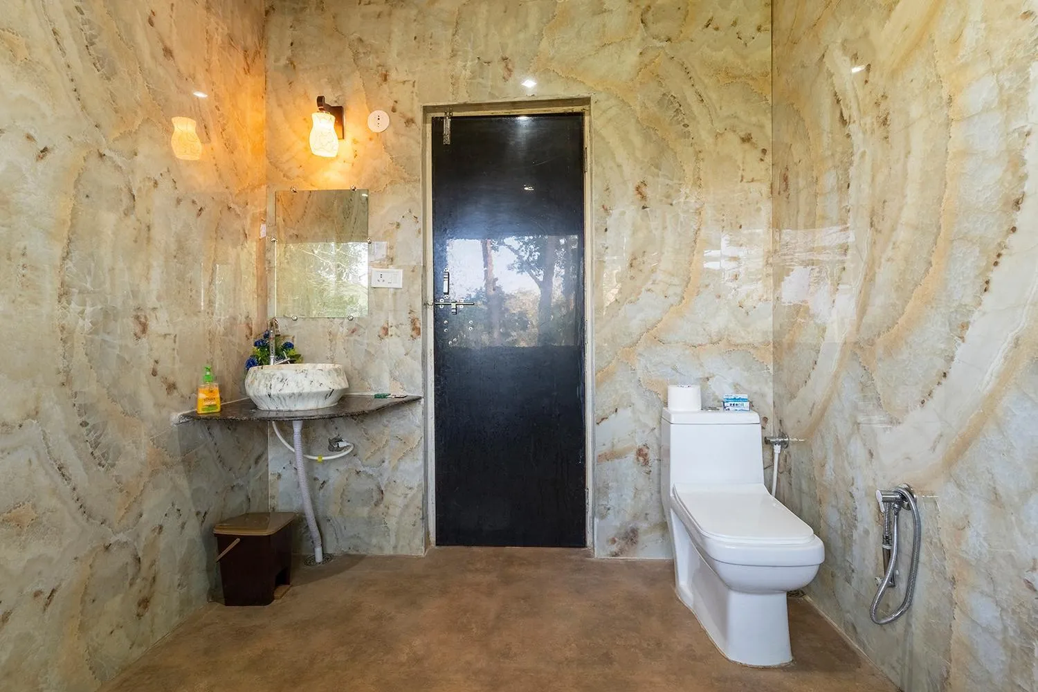 Shower in Jungle King Resort