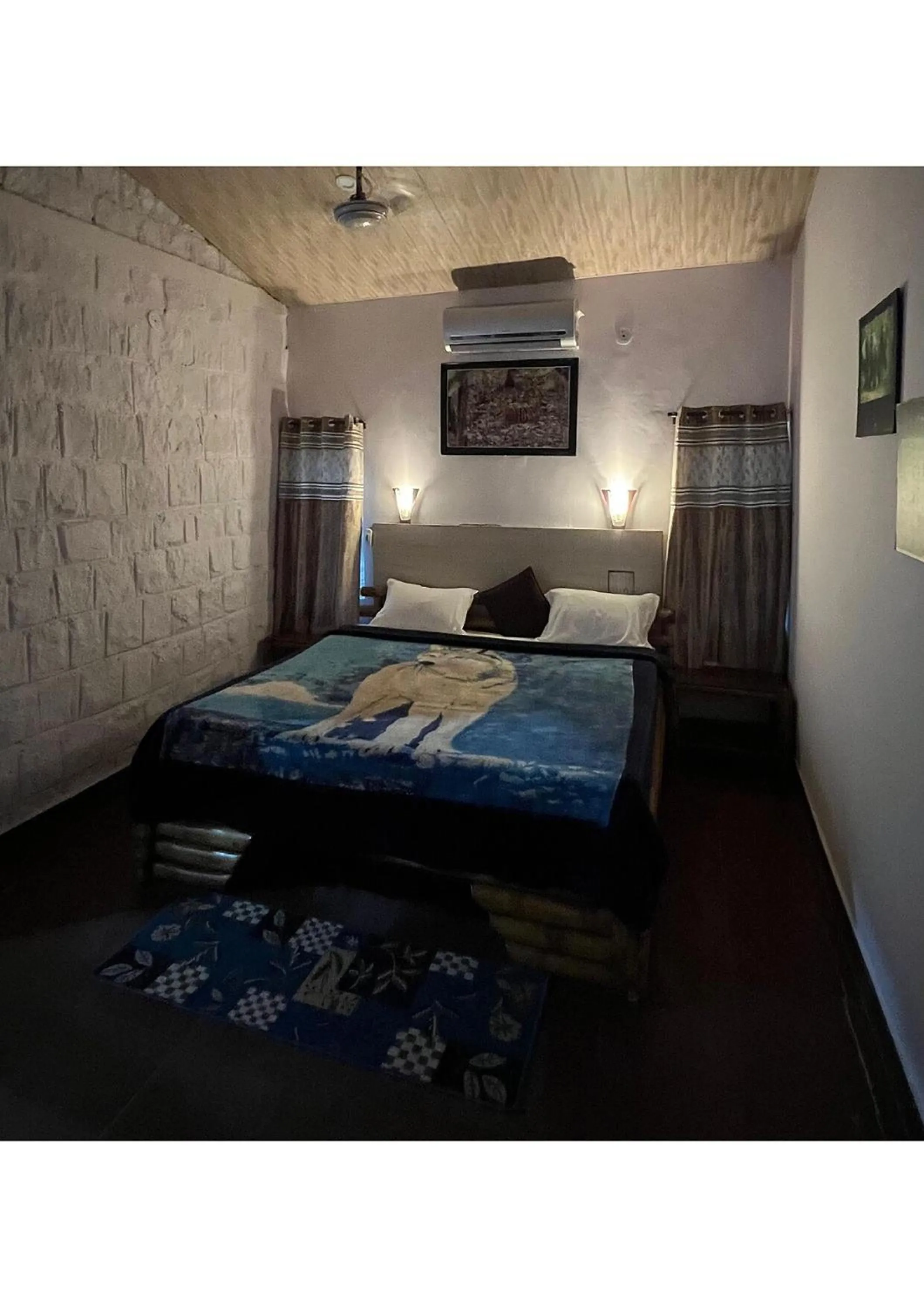 Bed in Jungle King Resort