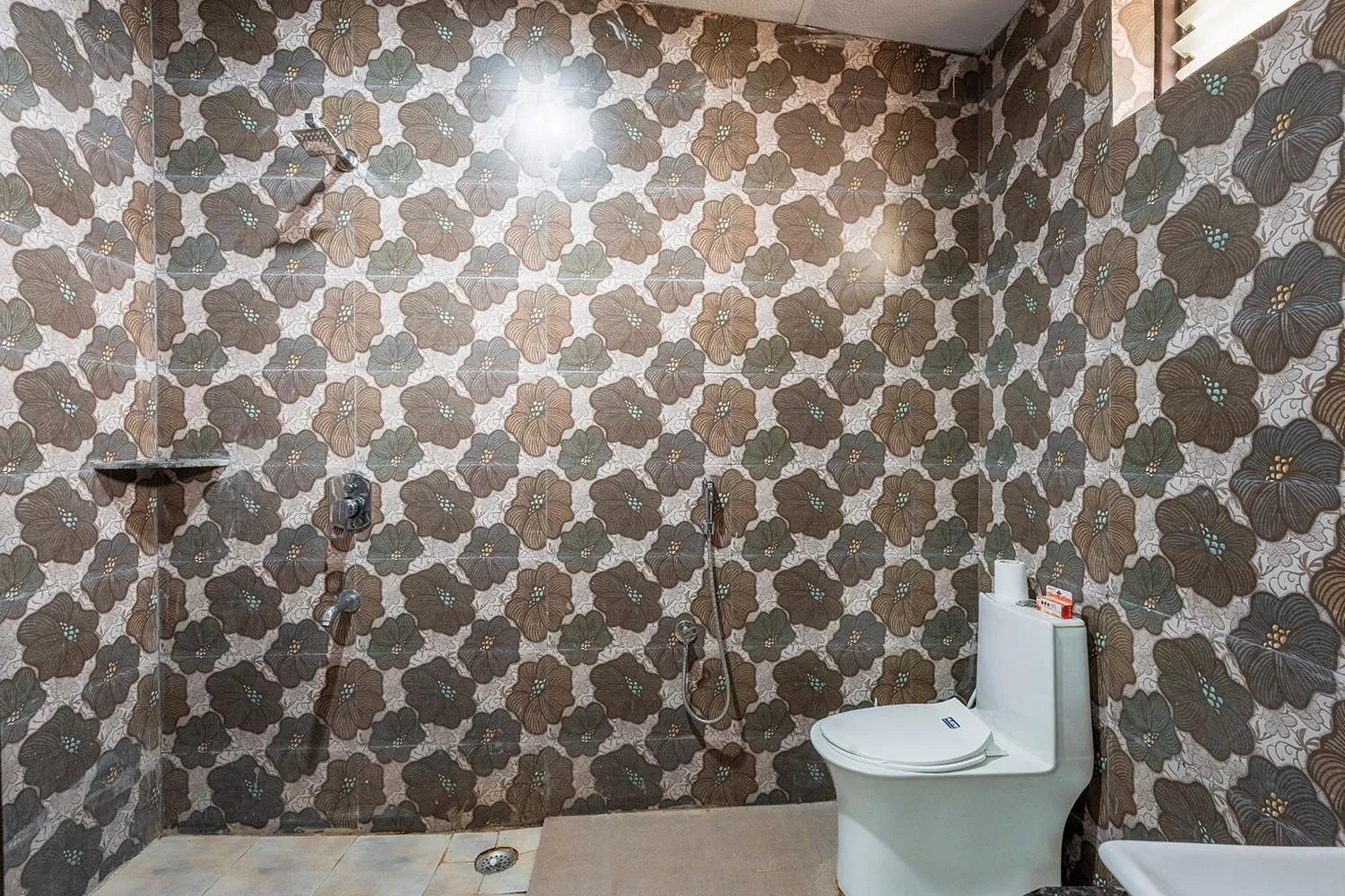 Bathroom in Jungle King Resort