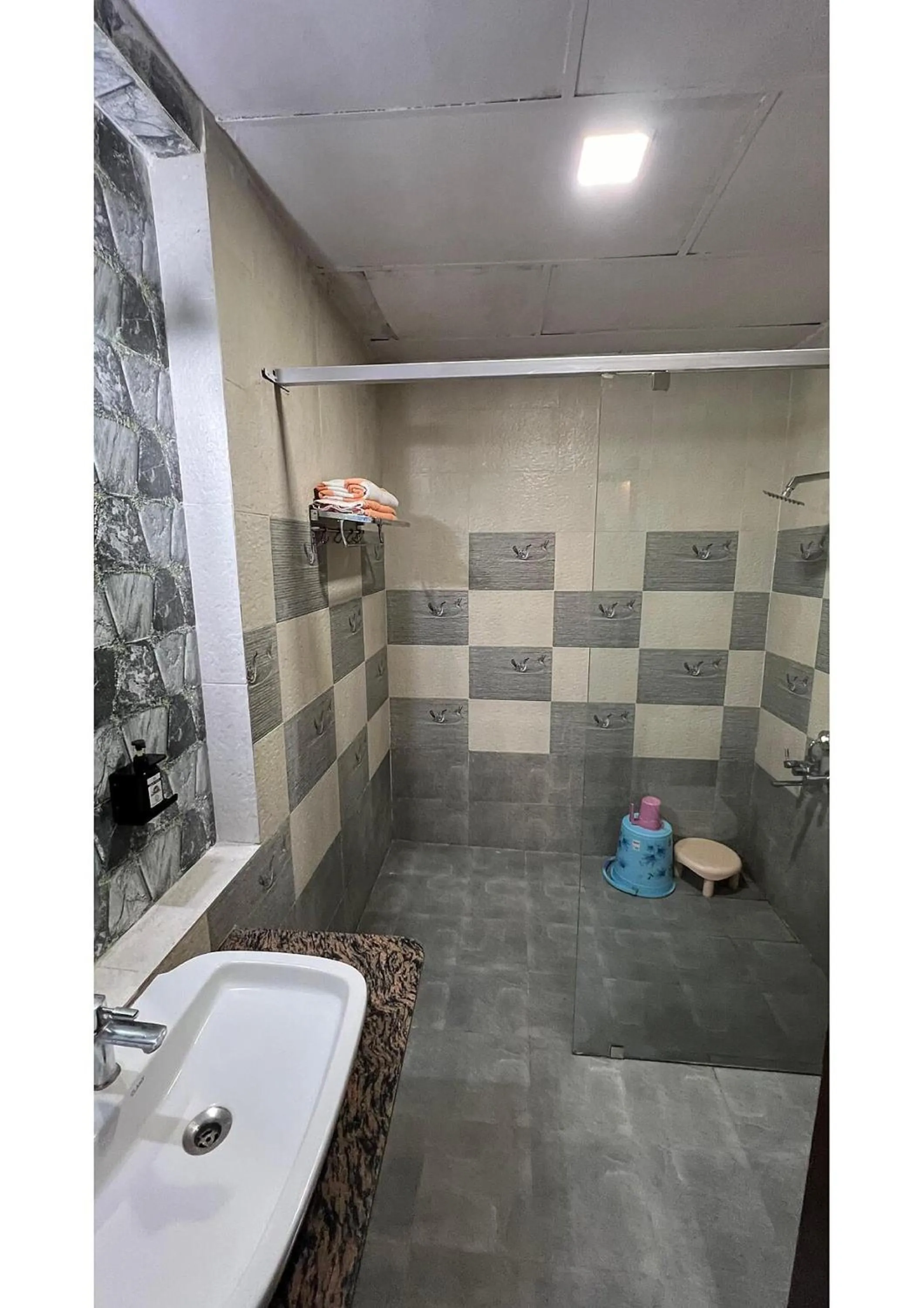 Bathroom in Jungle King Resort