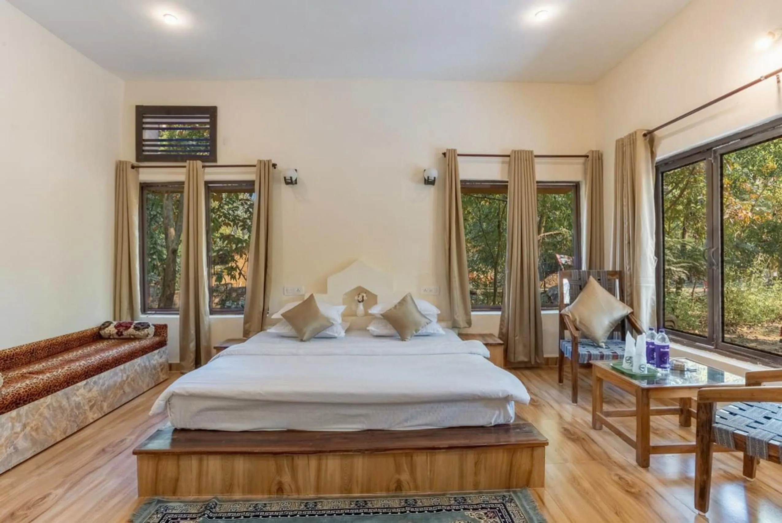 Bed in Jungle King Resort