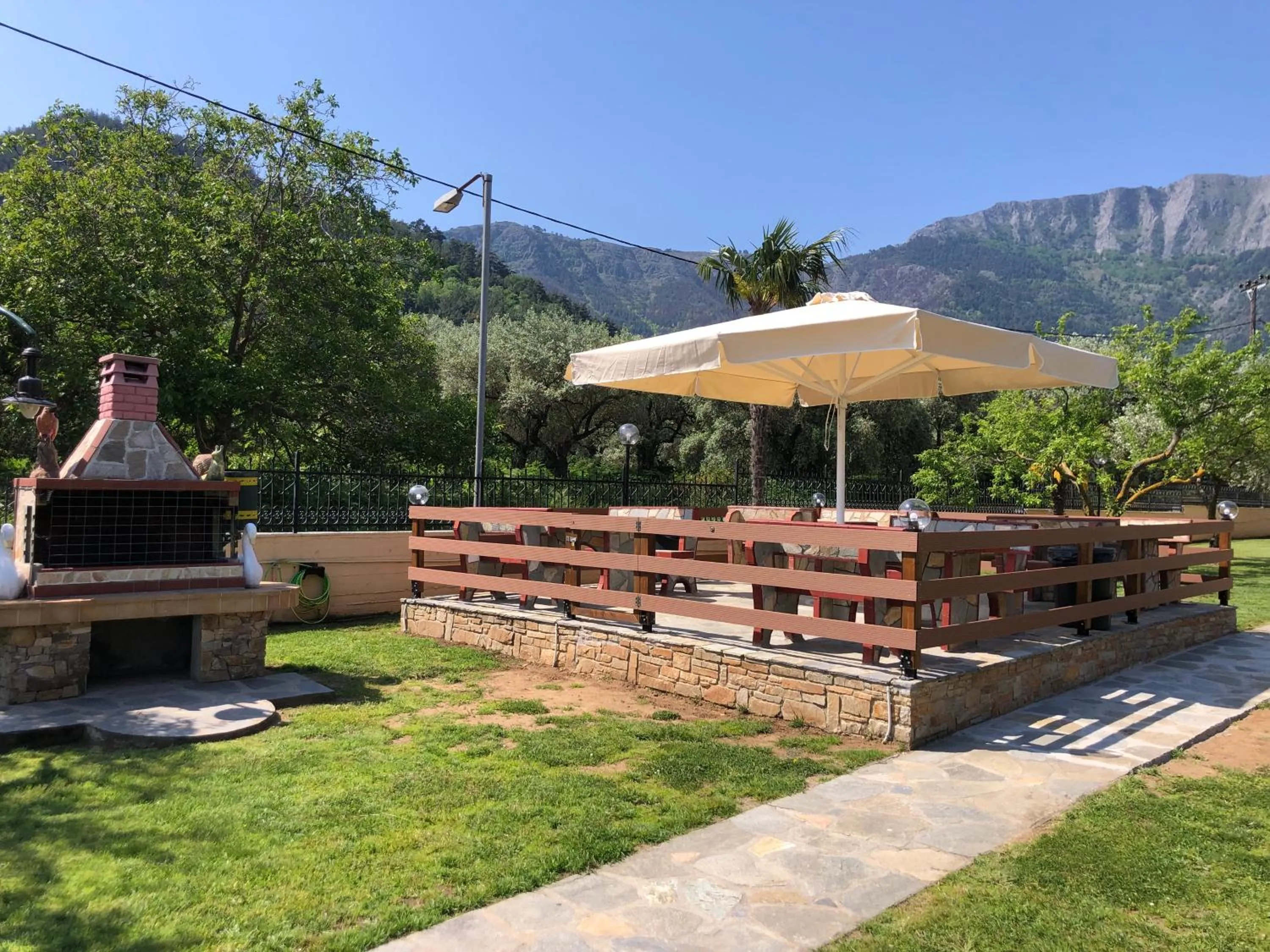 BBQ facilities in Ariadni Hotel Bungalows