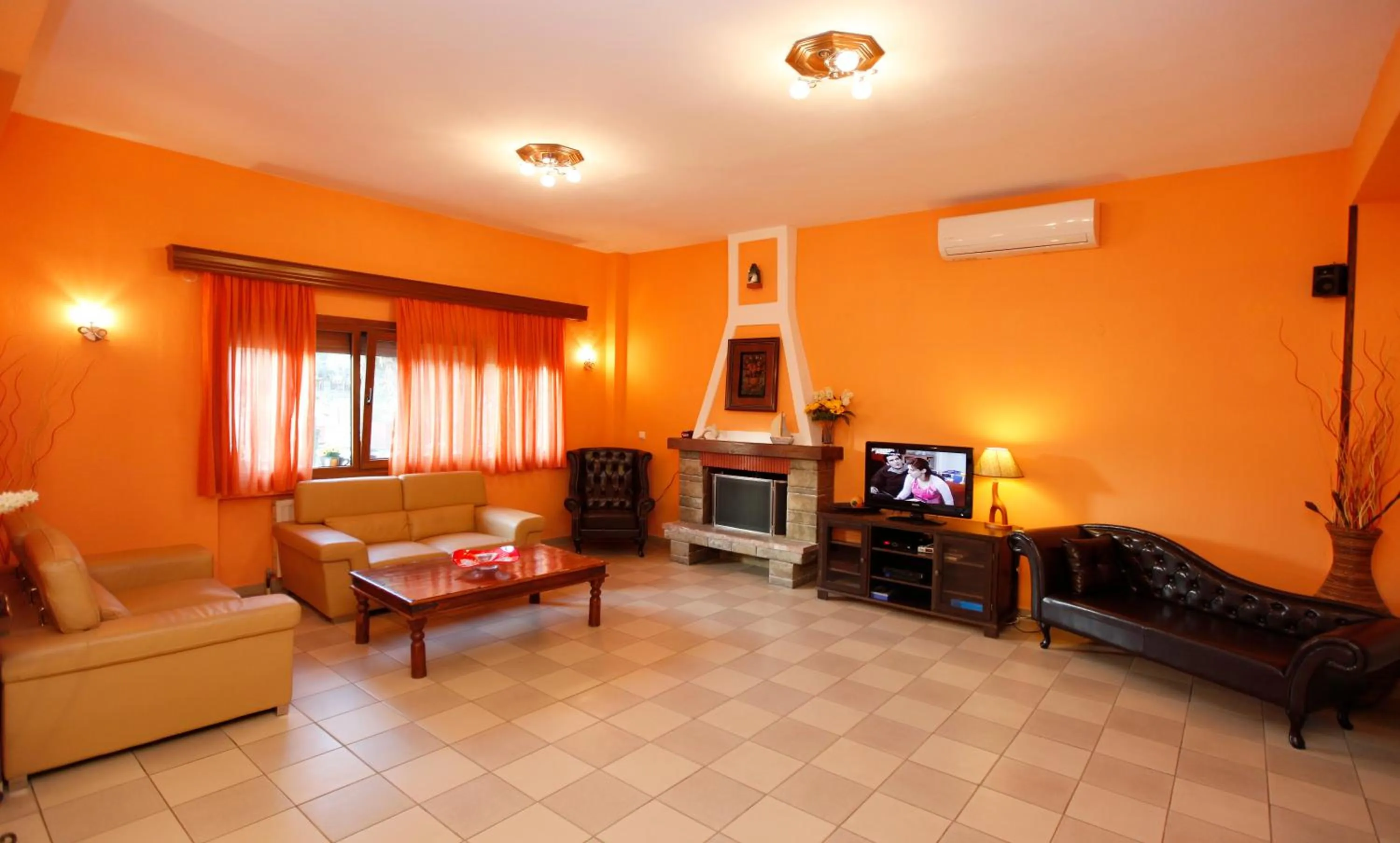 Communal lounge/ TV room in Ariadni Hotel Bungalows