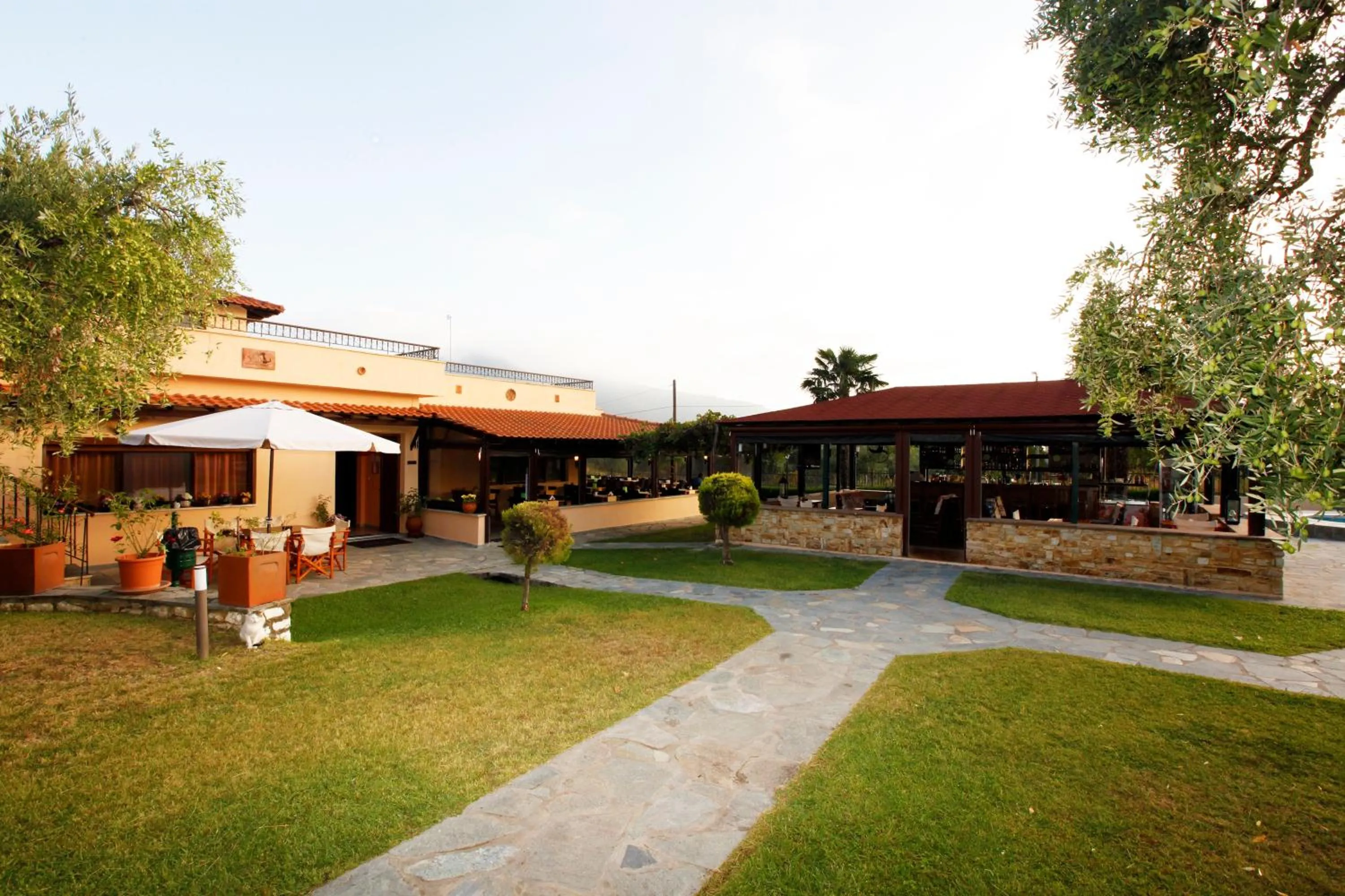 Restaurant/places to eat in Ariadni Hotel Bungalows