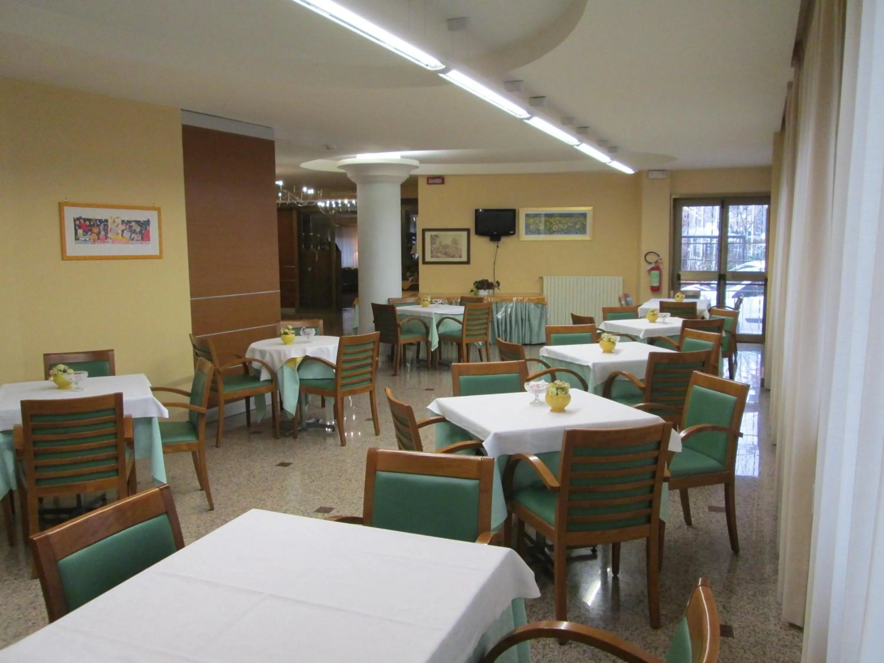 Restaurant/places to eat in Hotel Due Pini