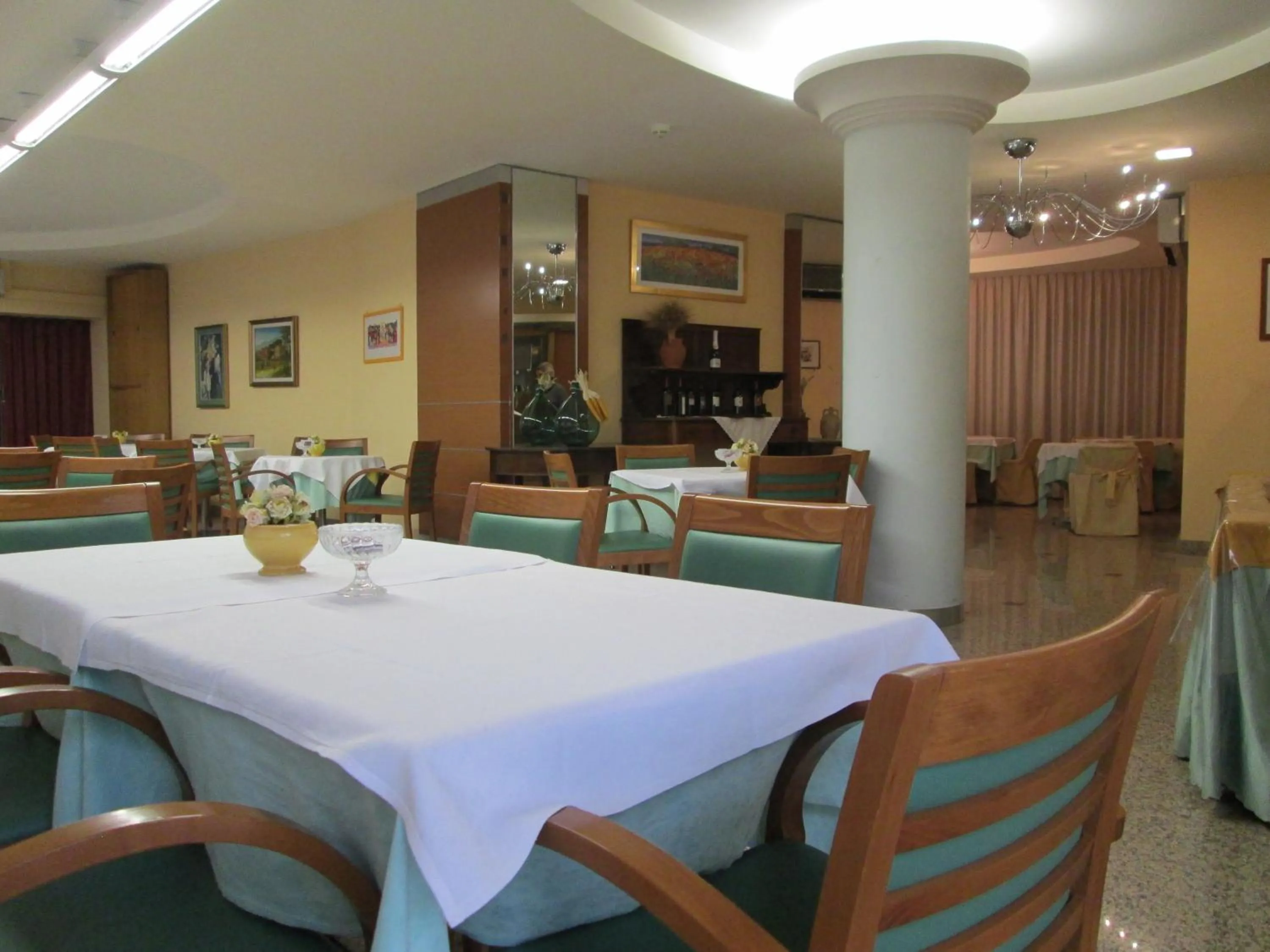Restaurant/places to eat in Hotel Due Pini