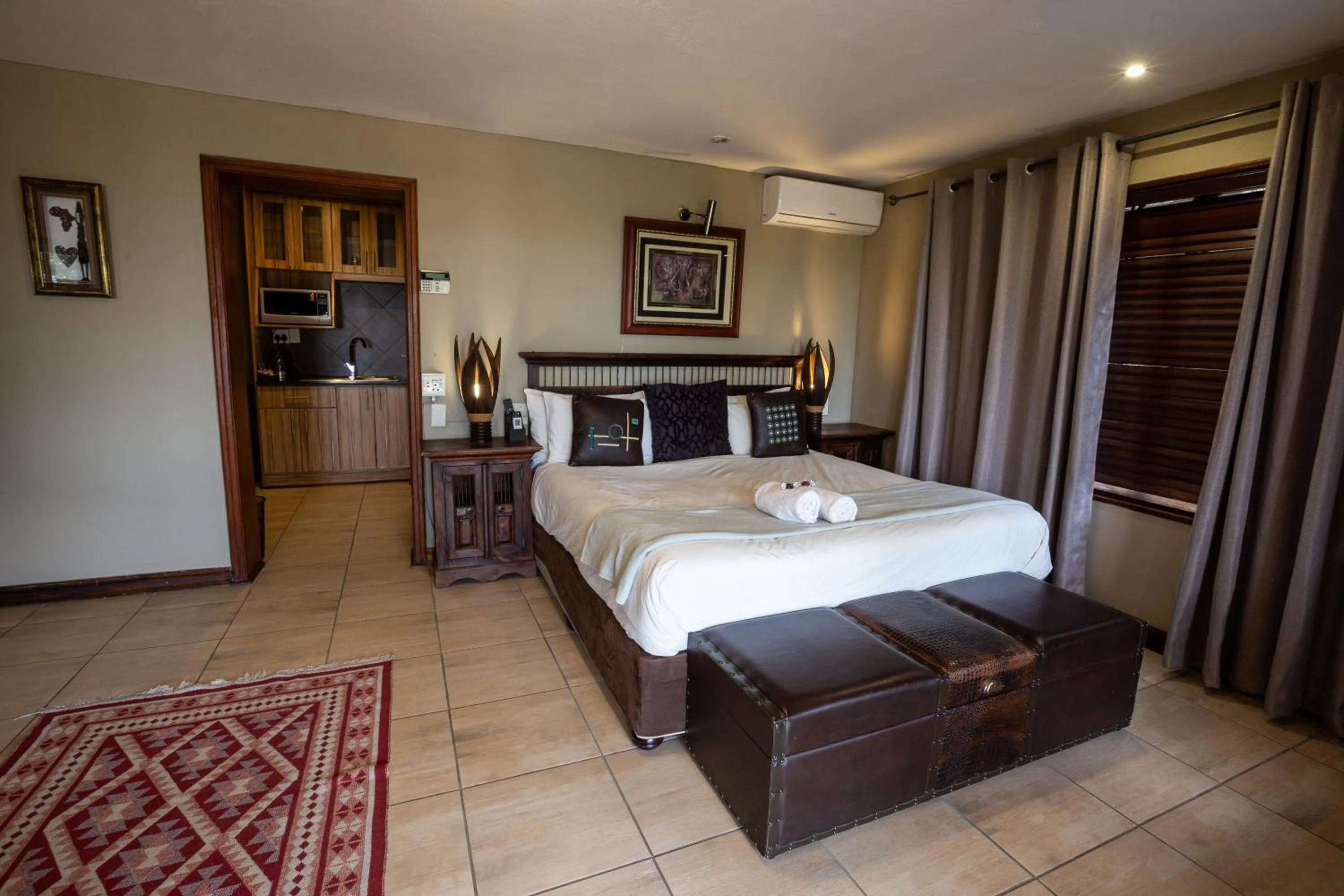 Bedroom, Bed in Waterfalls Boutique Hotel