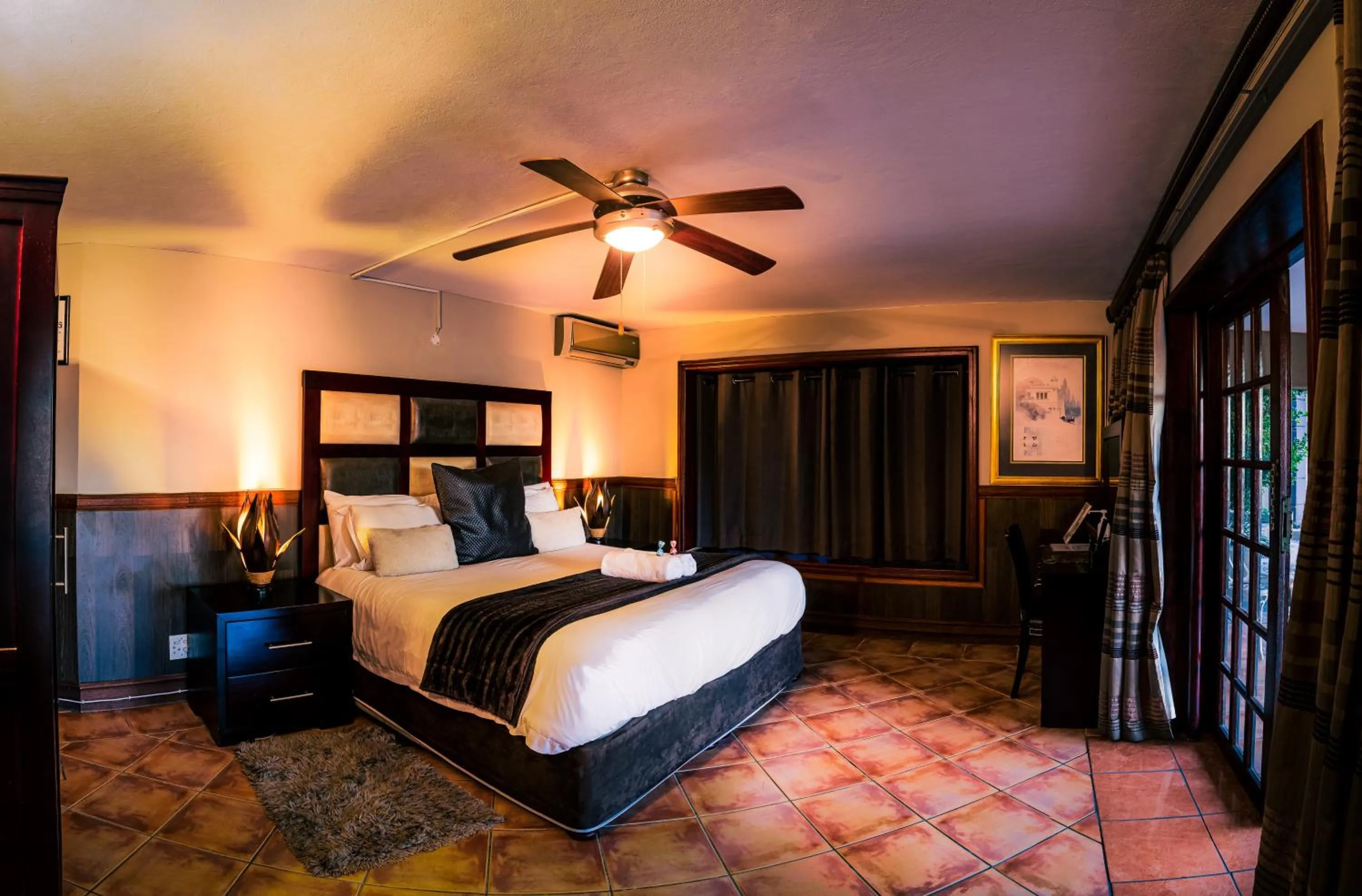 Bedroom, Bed in Waterfalls Boutique Hotel