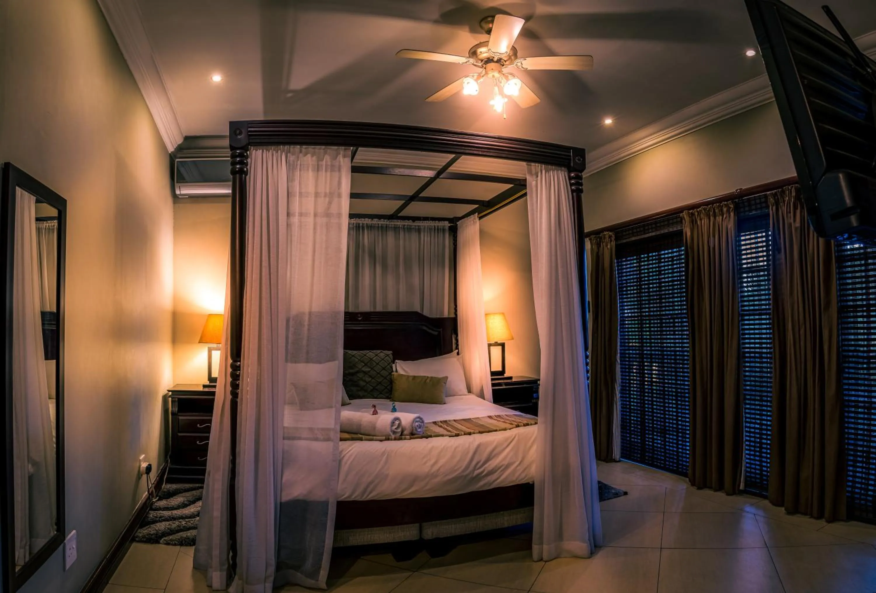 Bedroom, Bed in Waterfalls Boutique Hotel