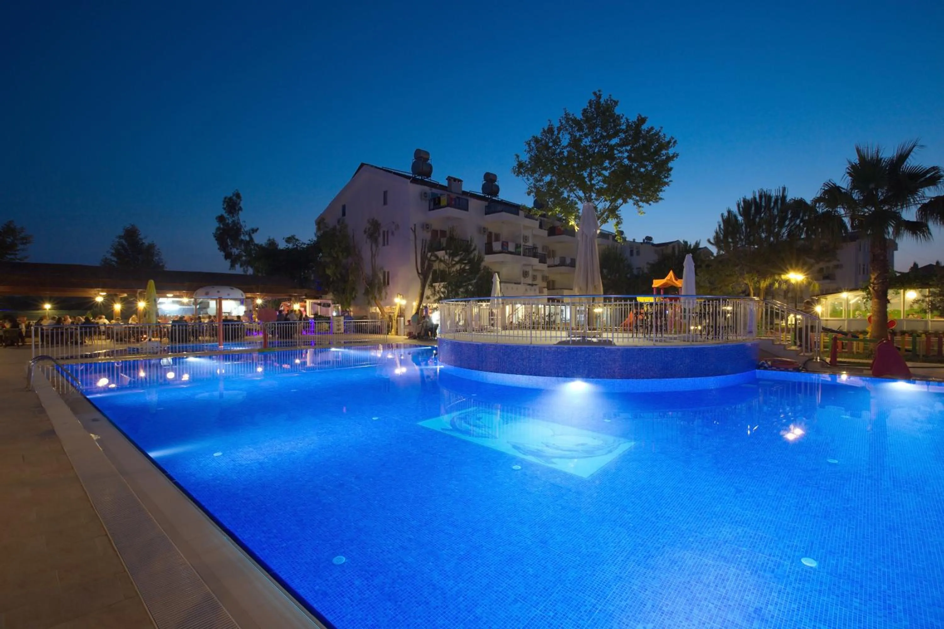 Swimming pool in Irem Garden Hotel & Apartments